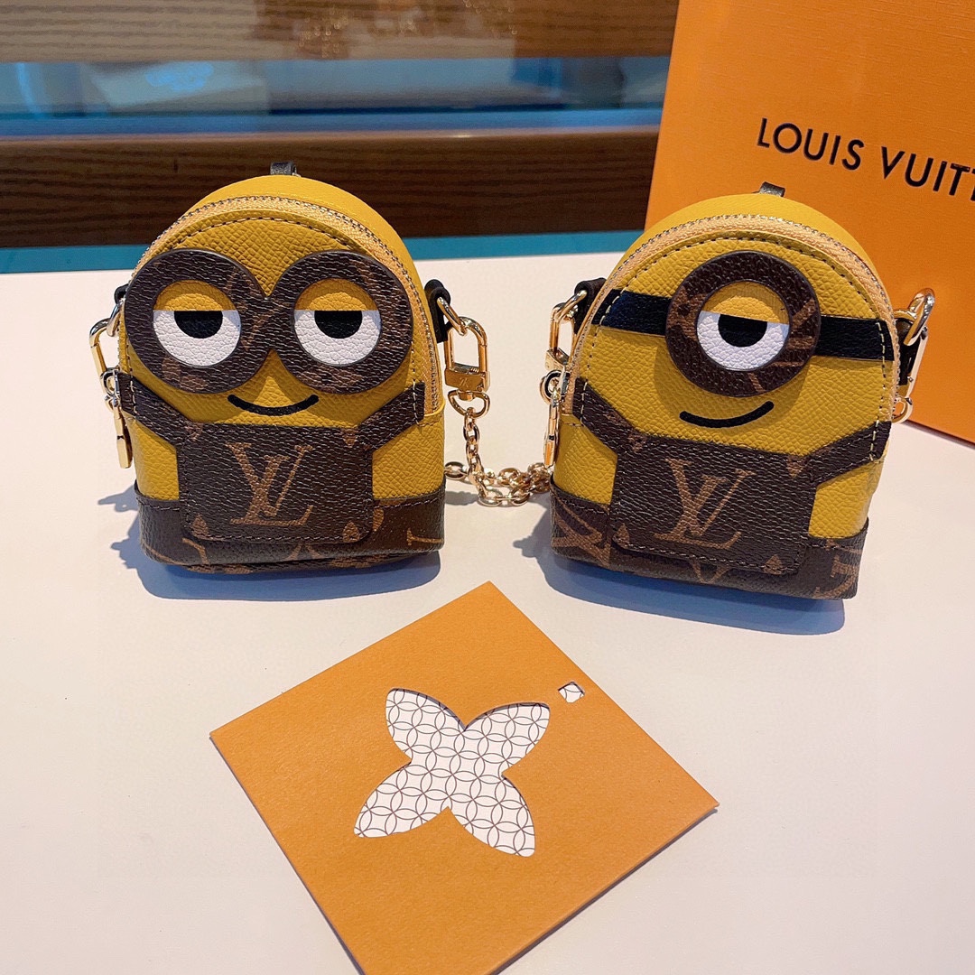 TOP Louis Vuitton LV Little Yellow Chain Chain Messenger Small Bag - 2 Colors