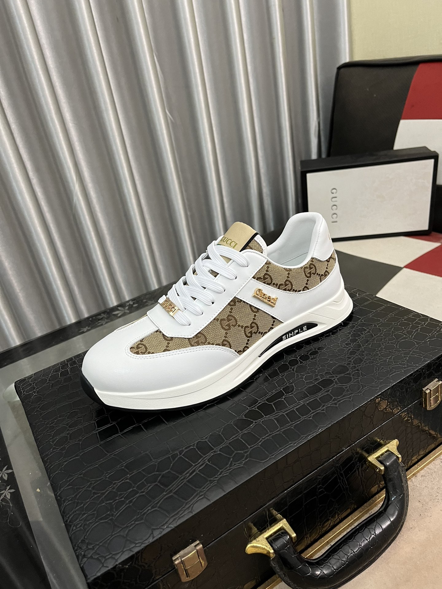 TOP GUCCI Men's SNEAKER-White and Brown