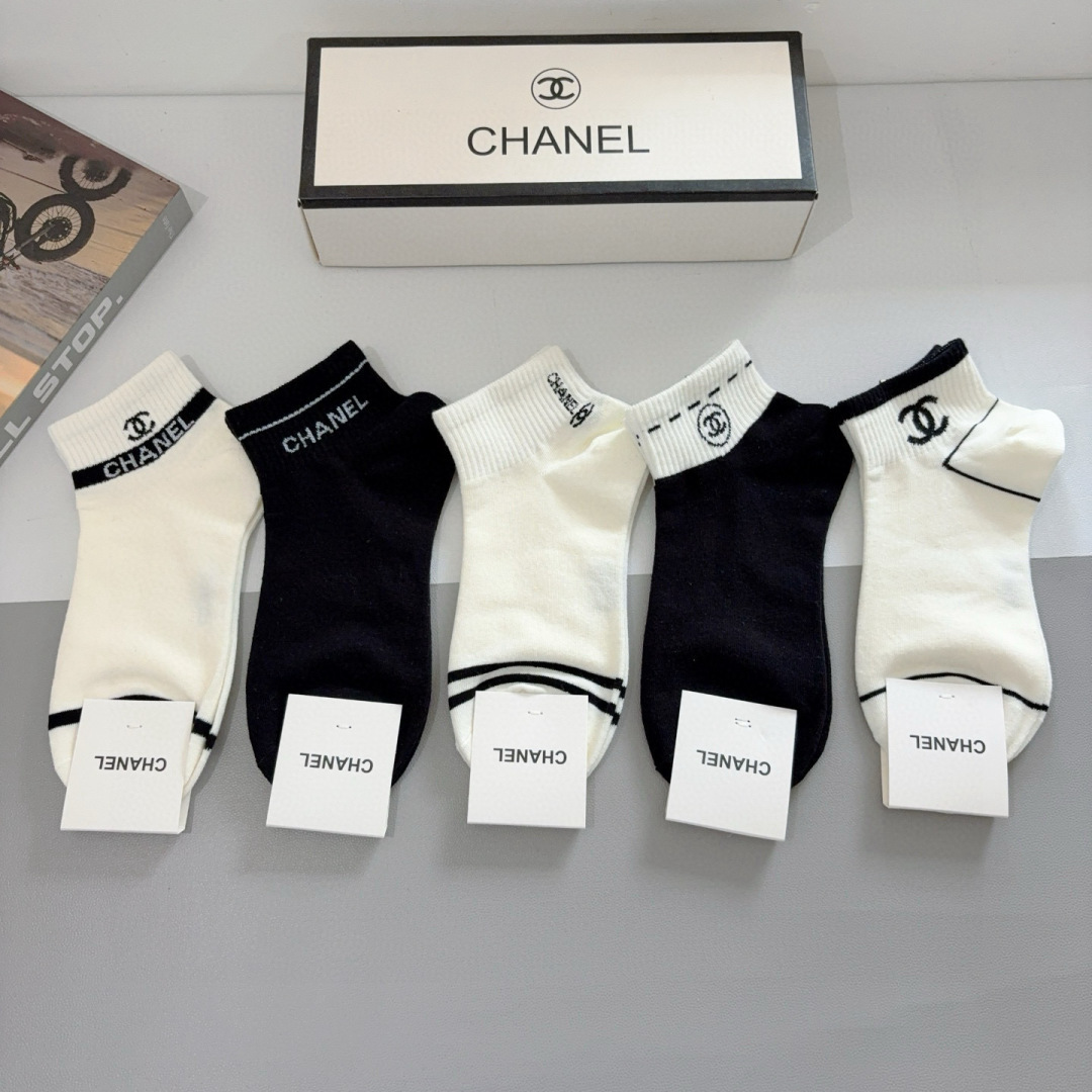 TOP CHANEL Socks - 5 Pieces as a Set