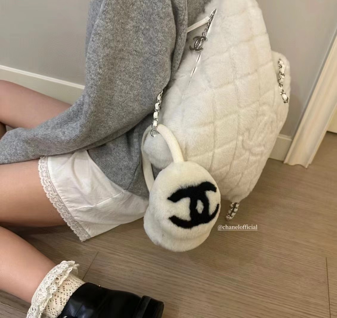 TOP CHANEL The Latest Ear Muffs - Black&White