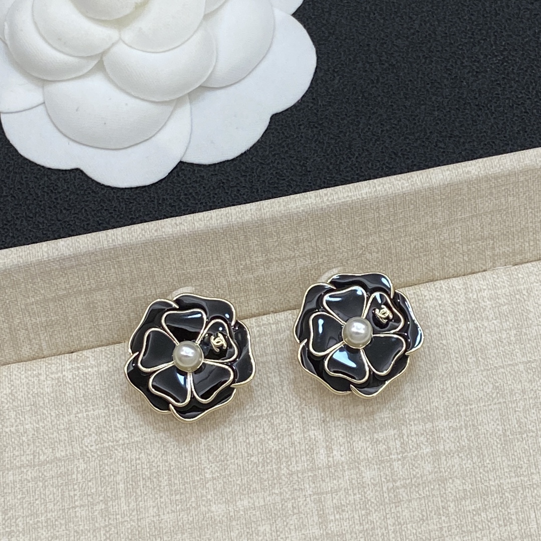 TOP CHANEL CC Earrings - 2 Color