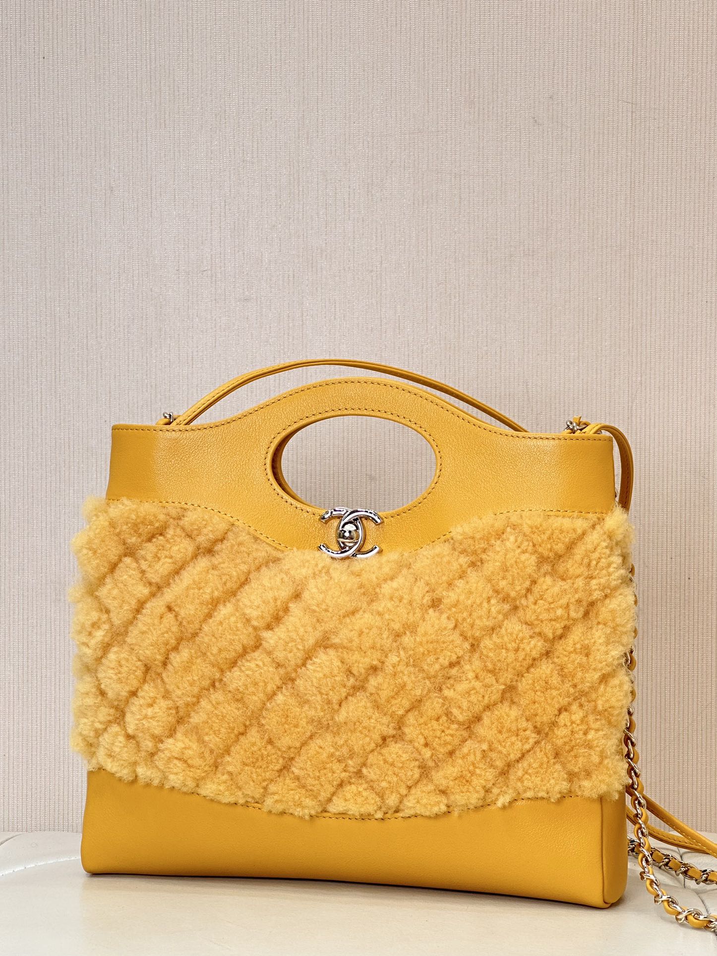 Tops CHANEL Mini Plush Style 31Wool Bag 22x23x5.5 cm - Yellow