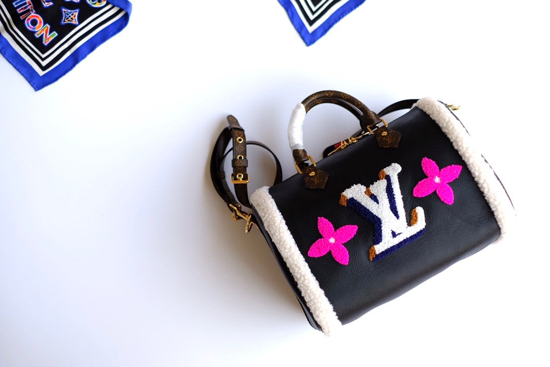 TOP Louis Vuitton LV  Speedy 30 Calfskin and Teddy Shearling Bag 30x21x17cm - Black