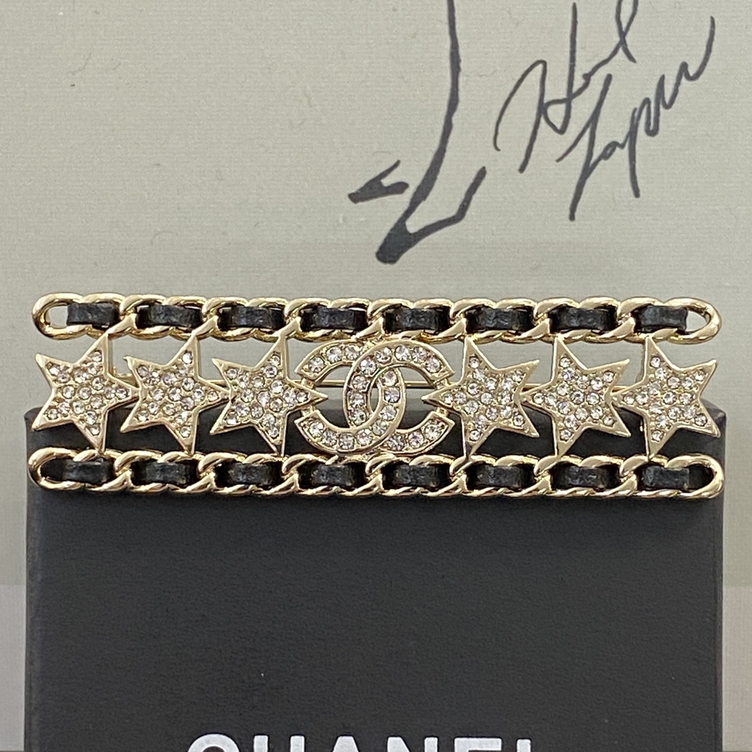 TOP CHANEL Leather Chain Diamond Star Lambskin Brooch - Gold