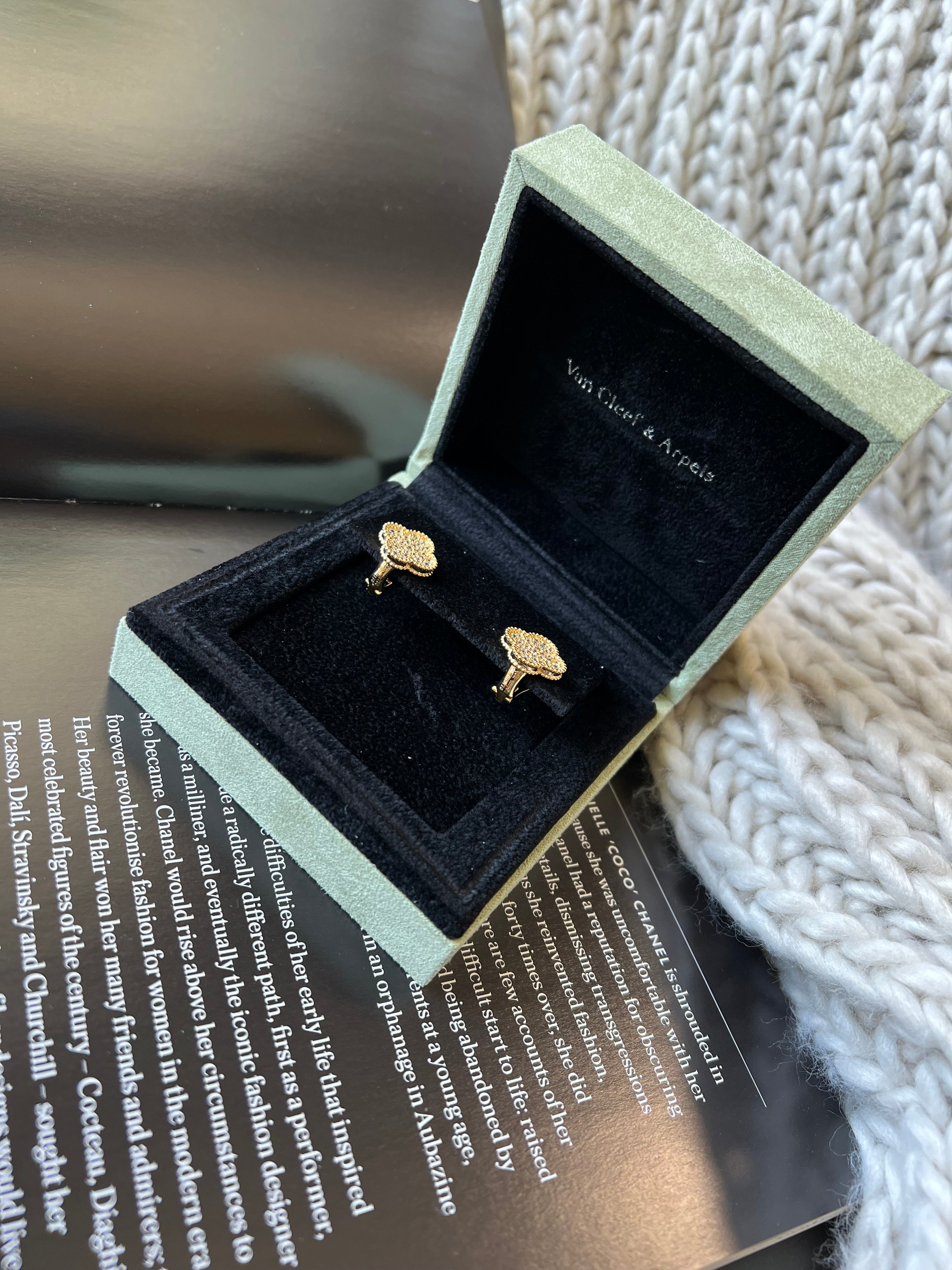 TOP Van Cleef & Arpels VCA Vintage Alhambra Single Motif Earrings - Gold