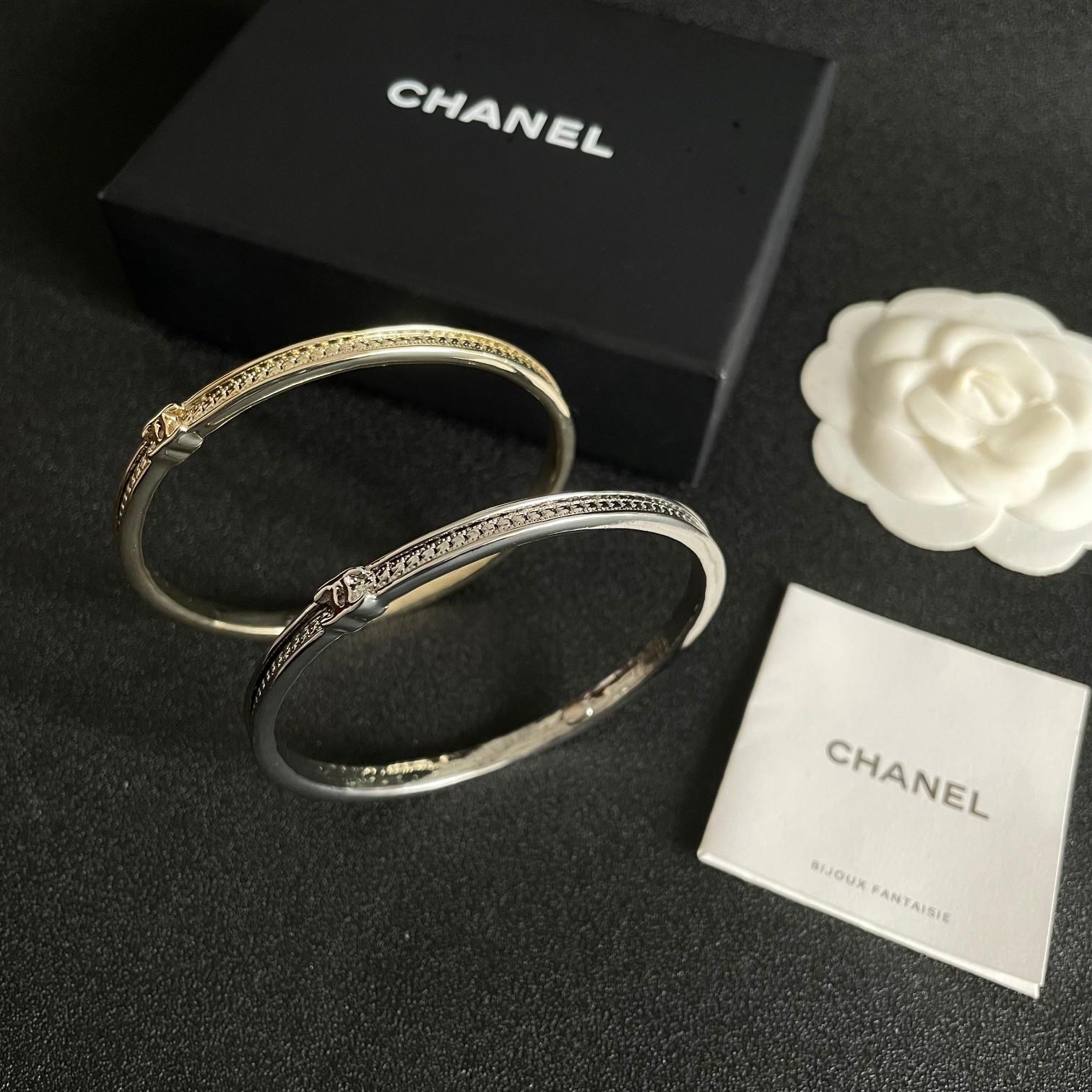 TOP CHANEL Bracelet - 2 Colors