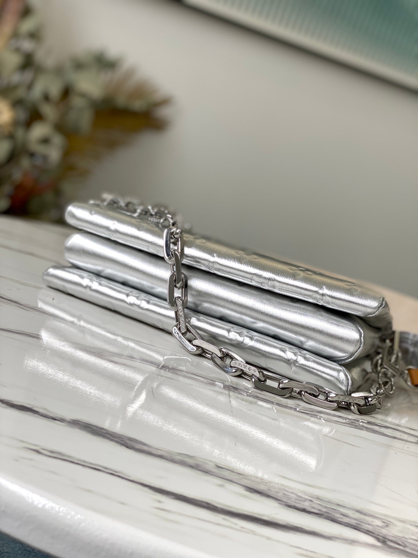 TOP Louis Vuitton LV £V Coussin PM Bag 26x20x12cm- Silver