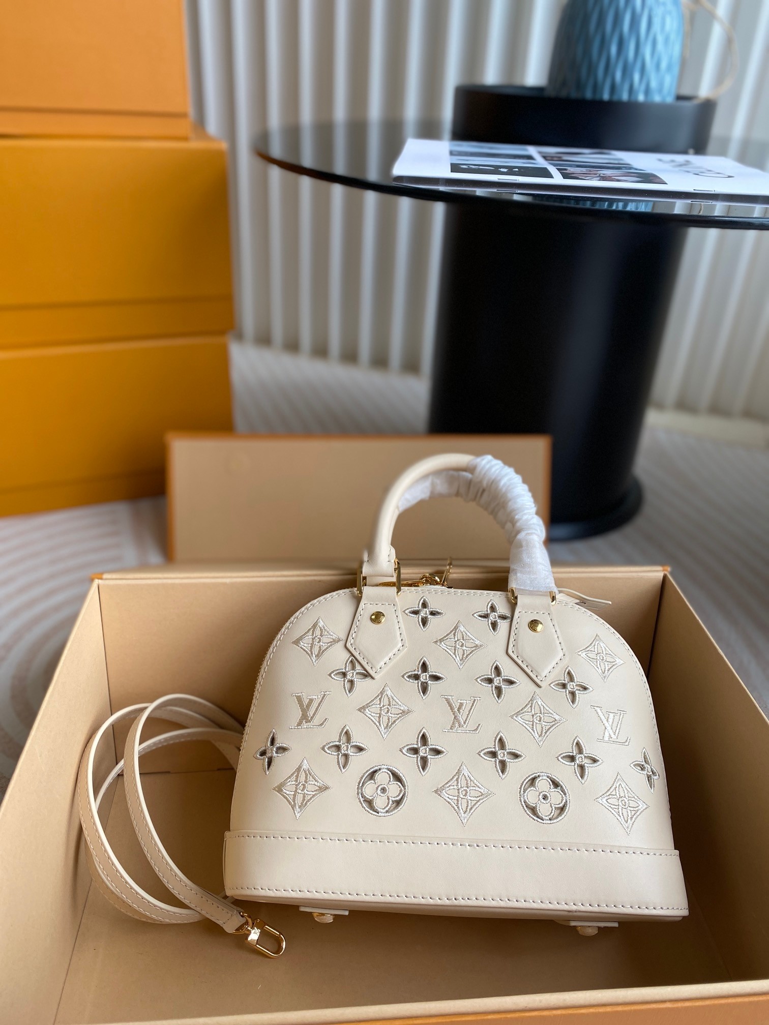 TOP Louis Vuitton LV Alma BB Bag 23.5x17.5x11.5cm - Beige