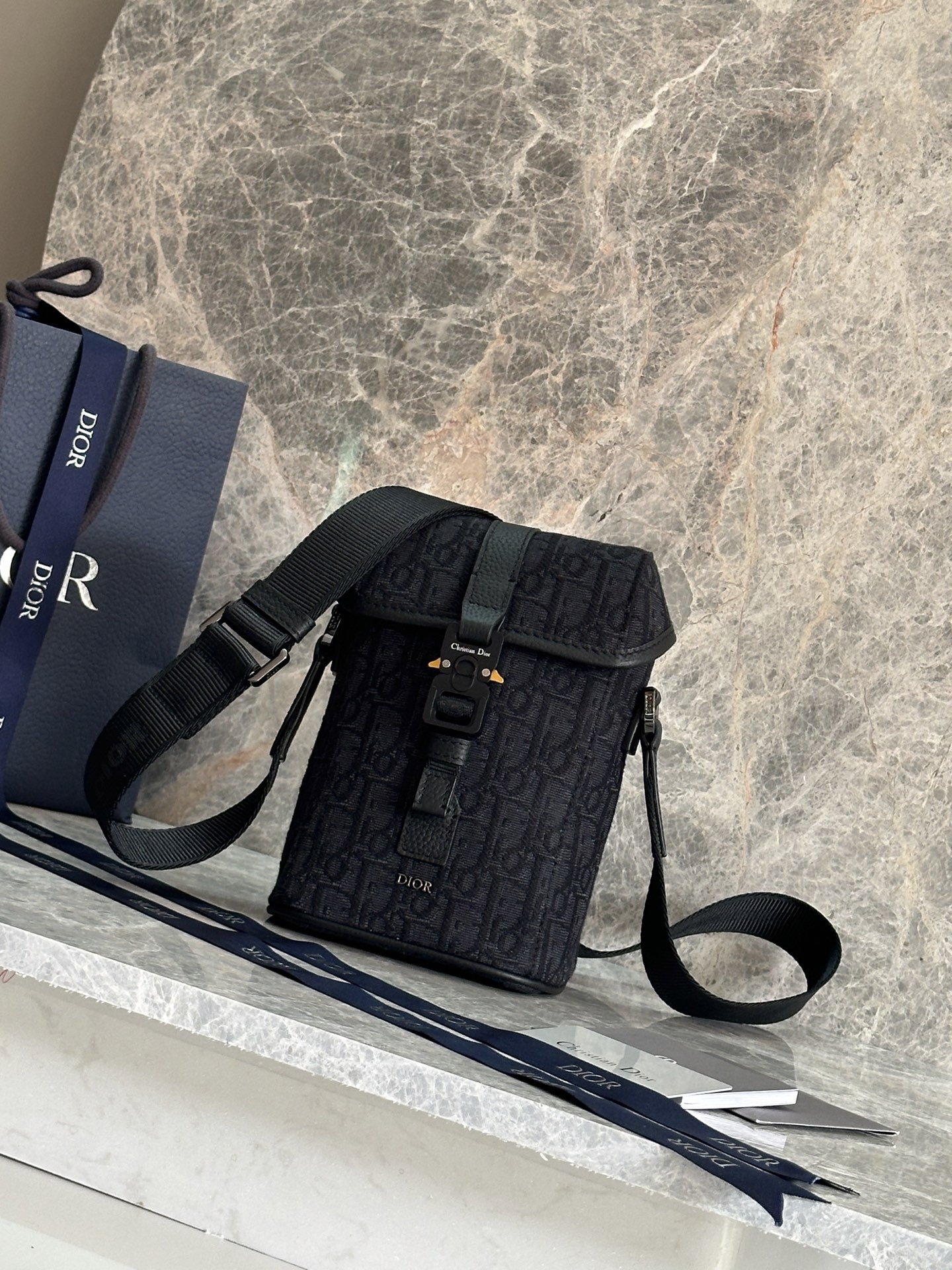 Top Christian Dior Men's Dior Hit The Road Bag 13 x 20 x 7cm - 2 Colors