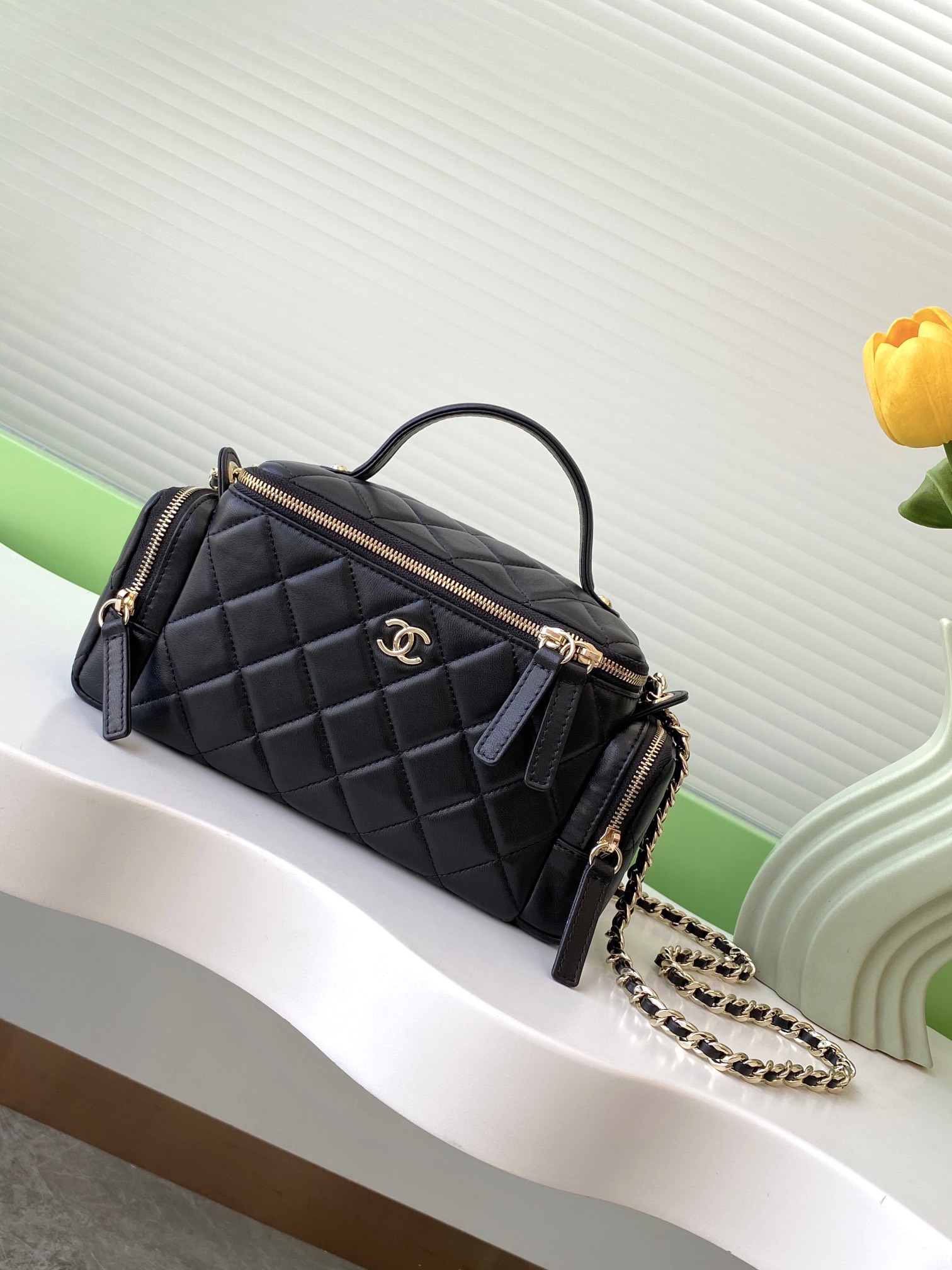 TOP CHANEL 24K Chain Camera Bag 12×23×10cm - Black