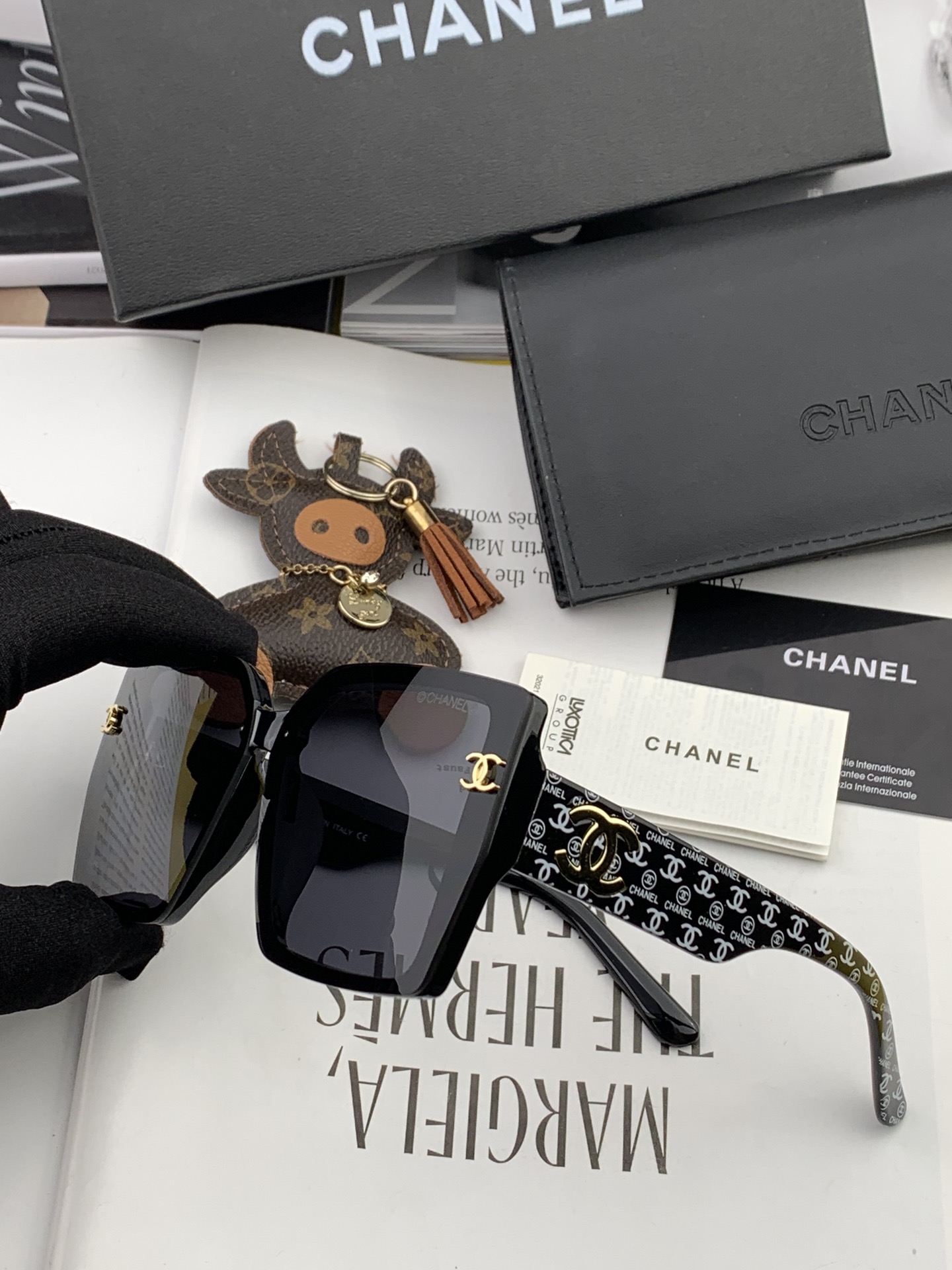 TOP CHANEL Sunglasses - 2 Color