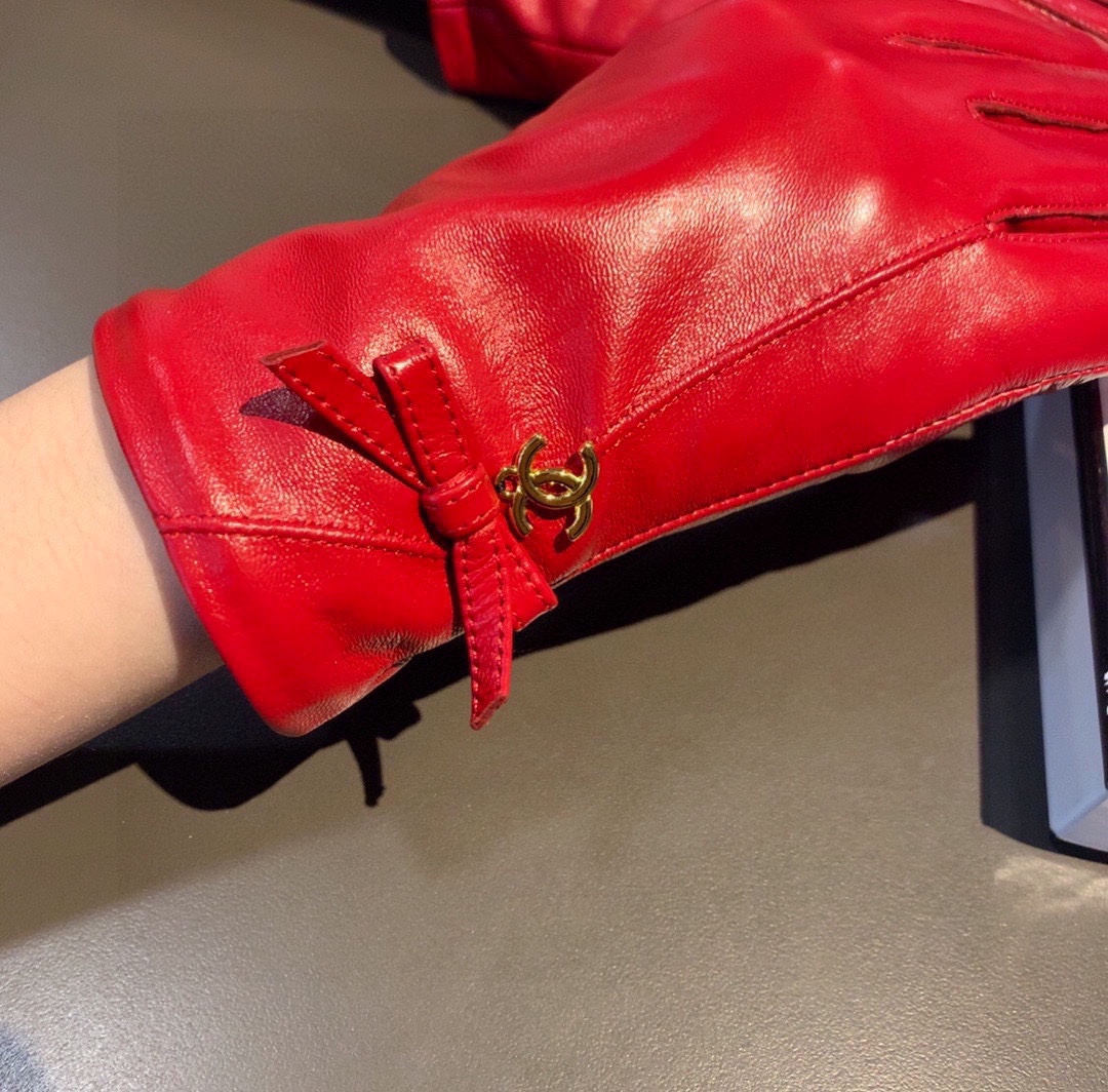 TOP CHANEL Gloves - Red