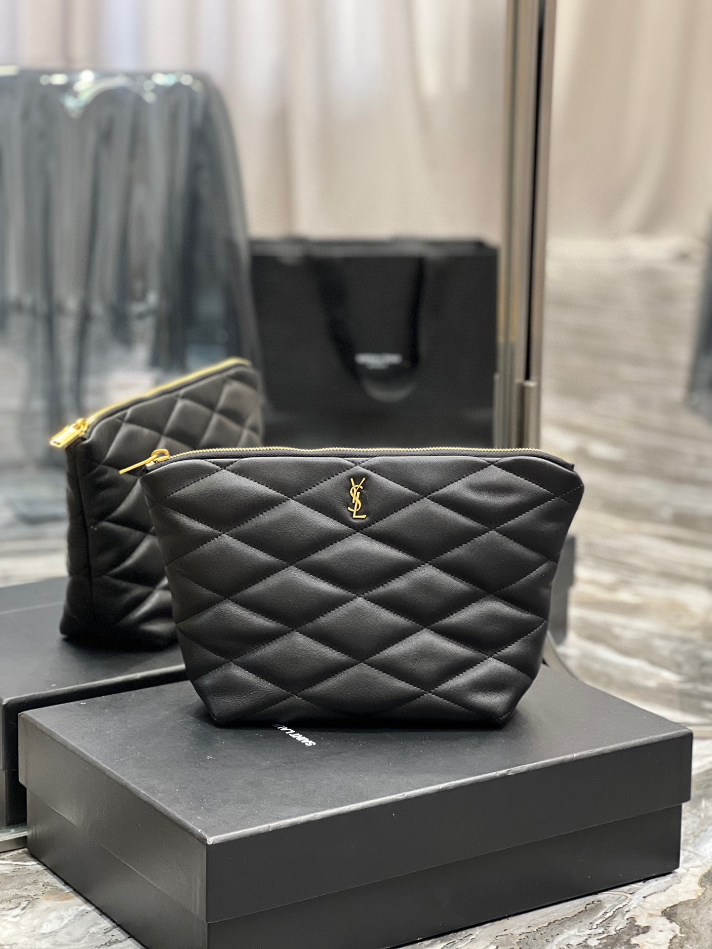 TOP Yves Saint Laurent YSL SADE Sheep Leather Handbag - Black