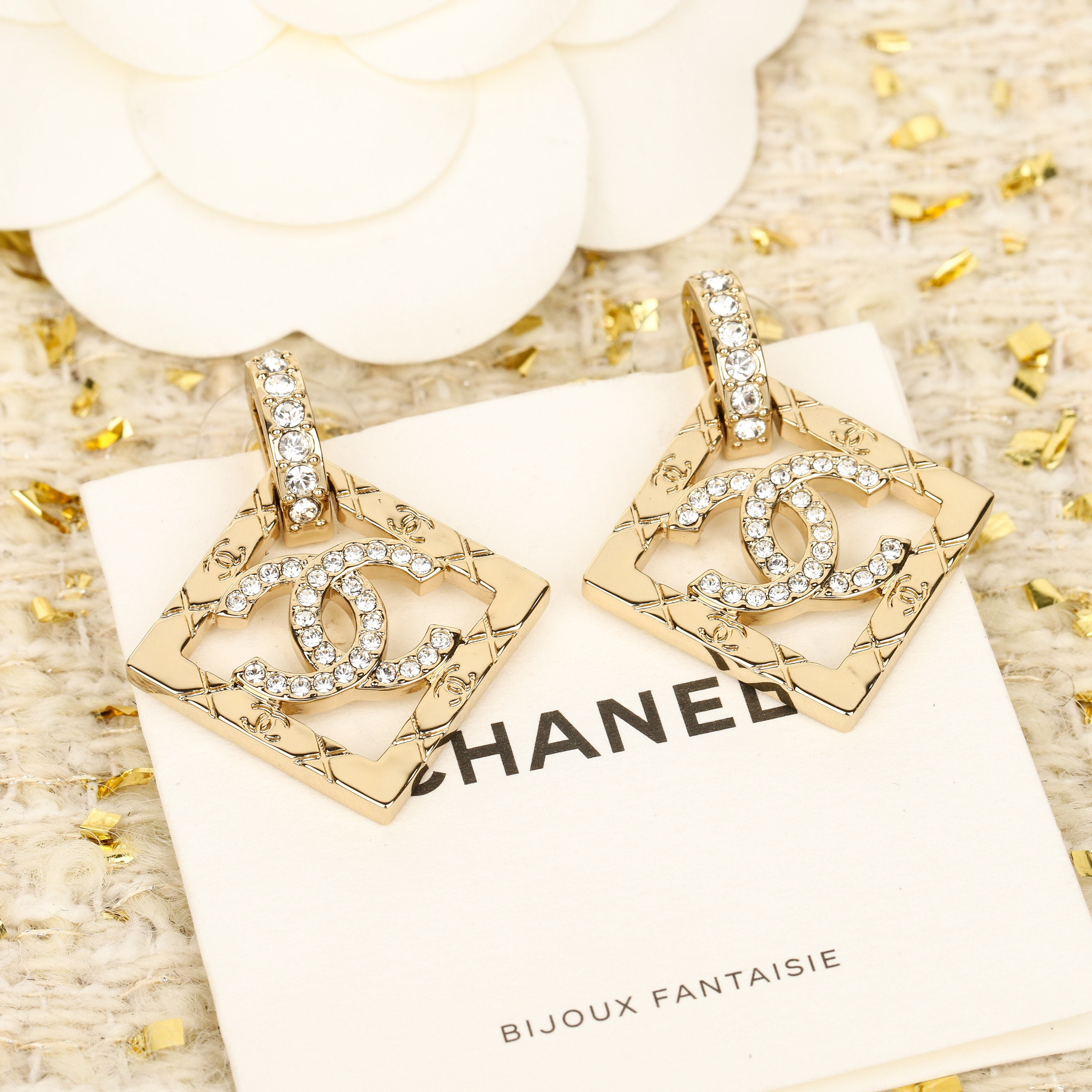TOP CHANEL Earrings- Gold