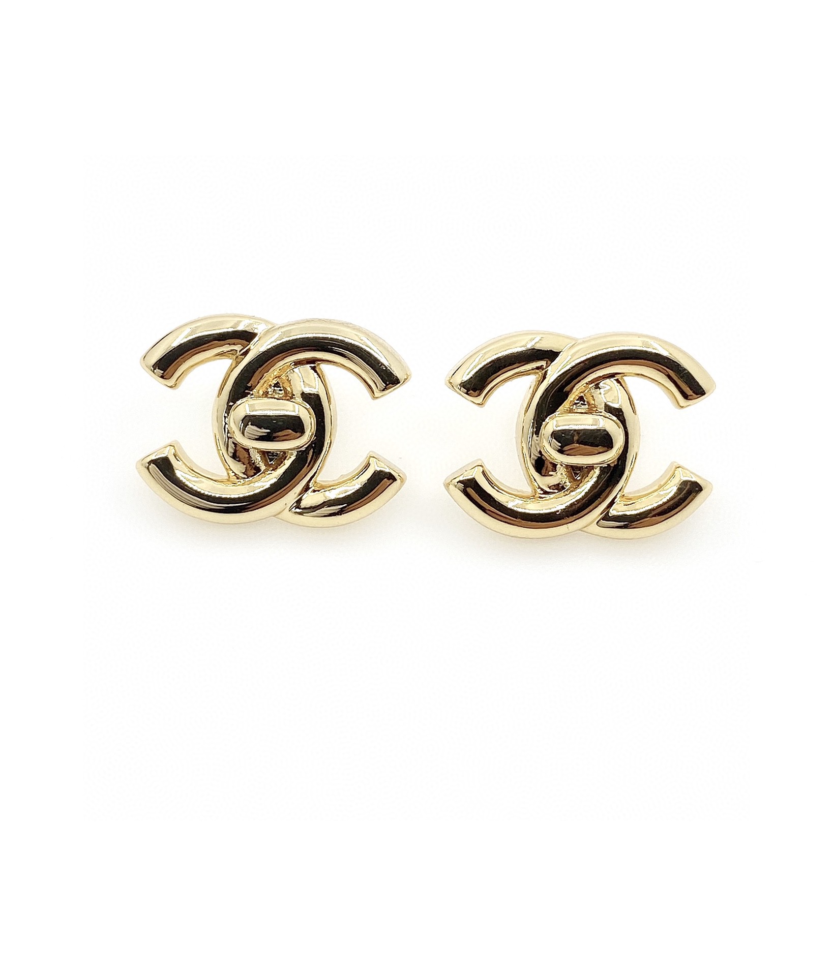 TOP CHANEL Logo Simple Brass Earrings