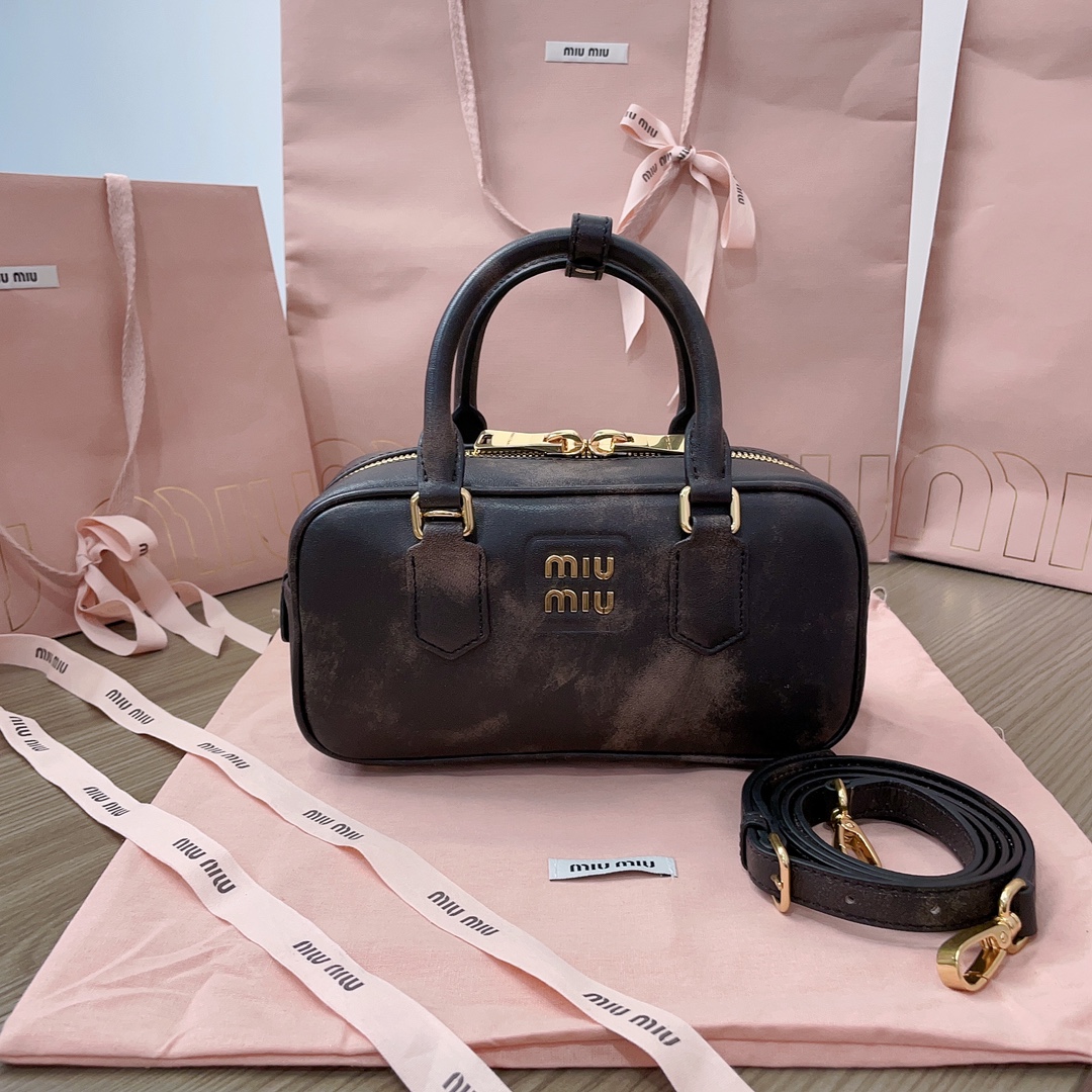 TOP Miu Miu Matelasse Pattern Handbags 22X10.5X7.5CM - Black