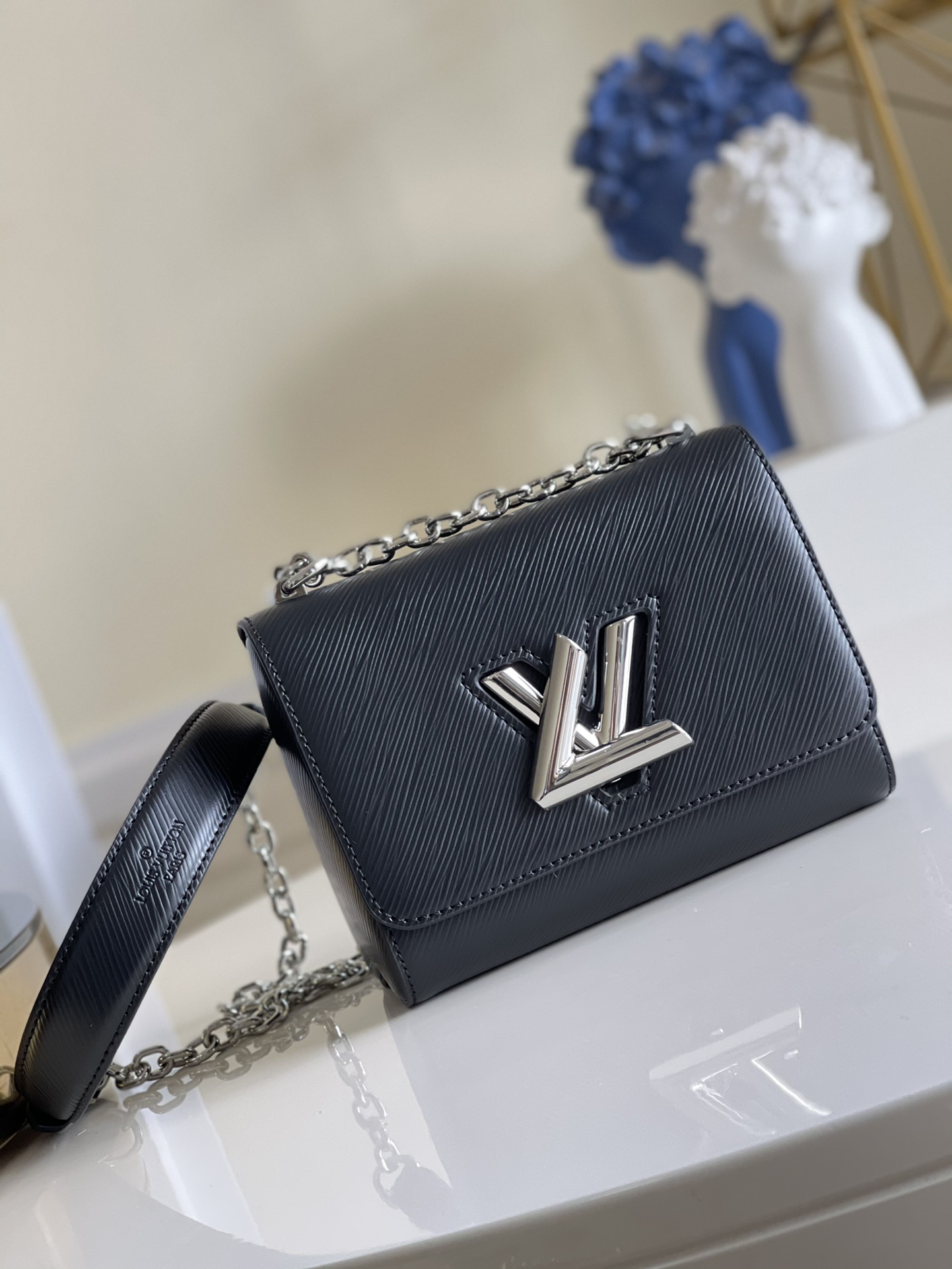 TOP Louis Vuitton LV Mini LV Epi Twist Bag 18x15x9cm- Black