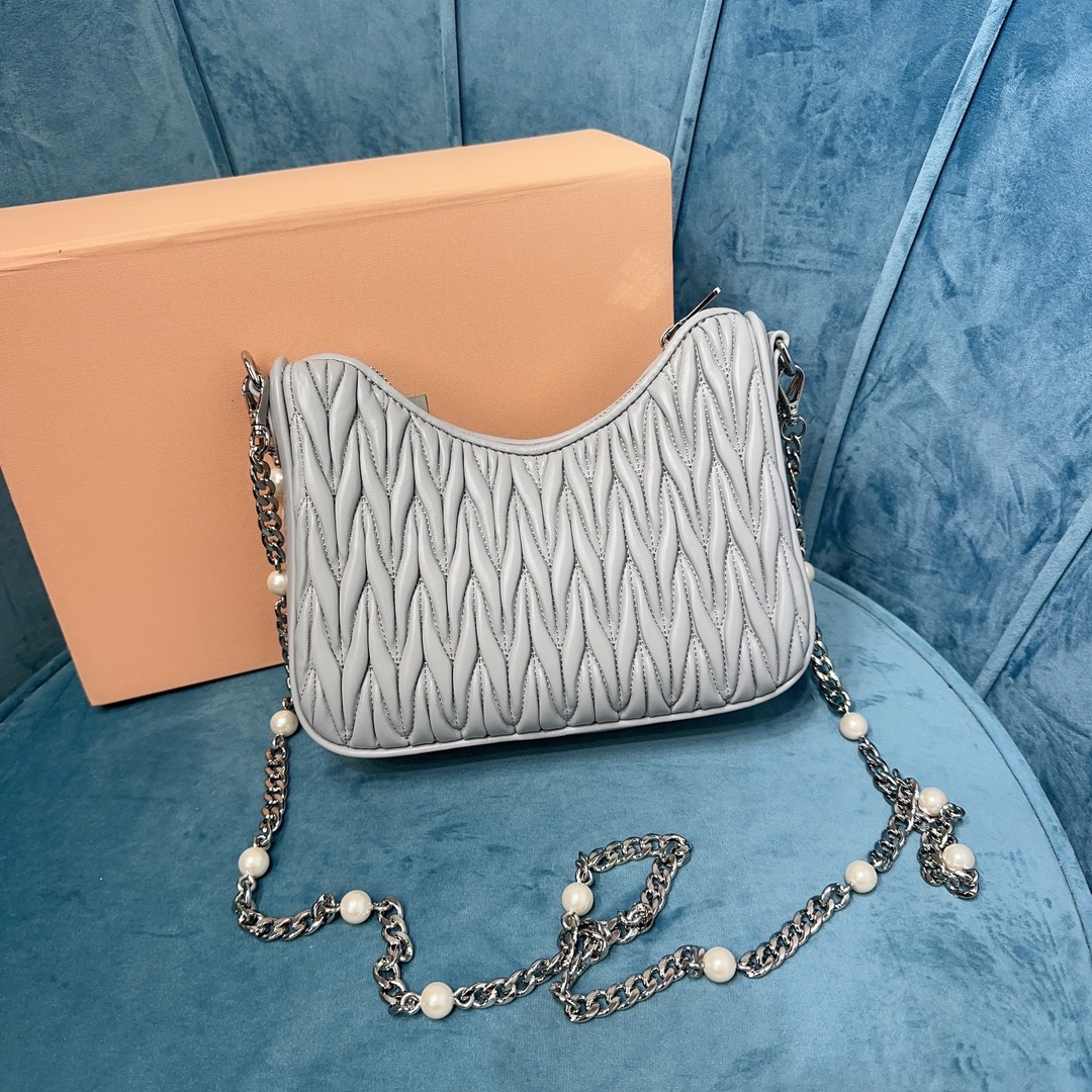 TOP Miu Miu Lambskin Pearl Decoration Bag 21 x 16.5 x 5.5 cm - 3 Color