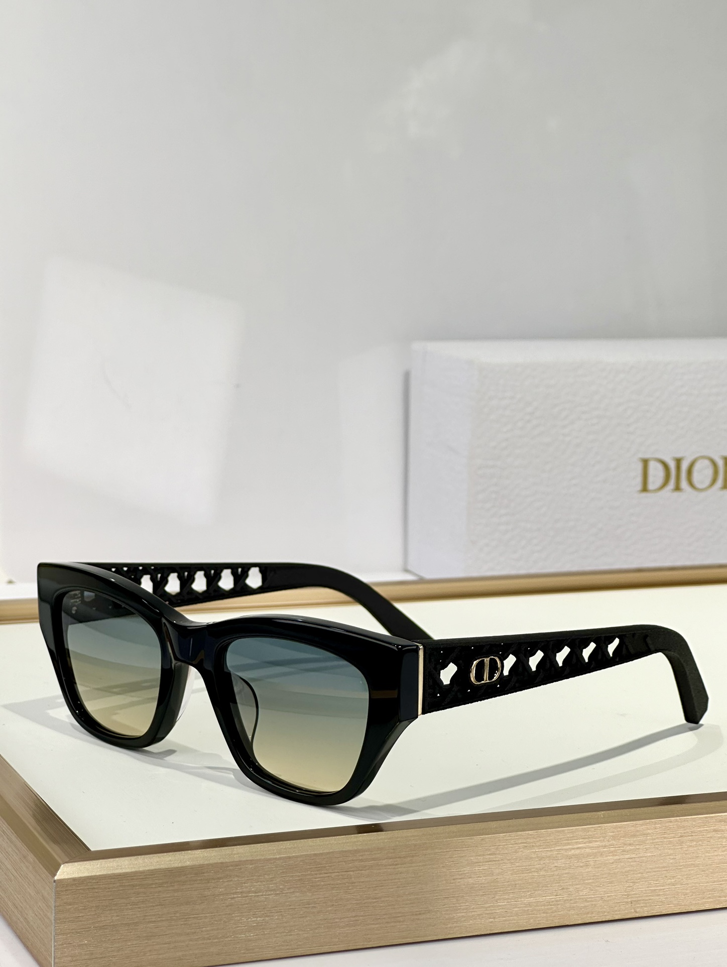 TOP Christian Dior Sunglasses - 8 Color