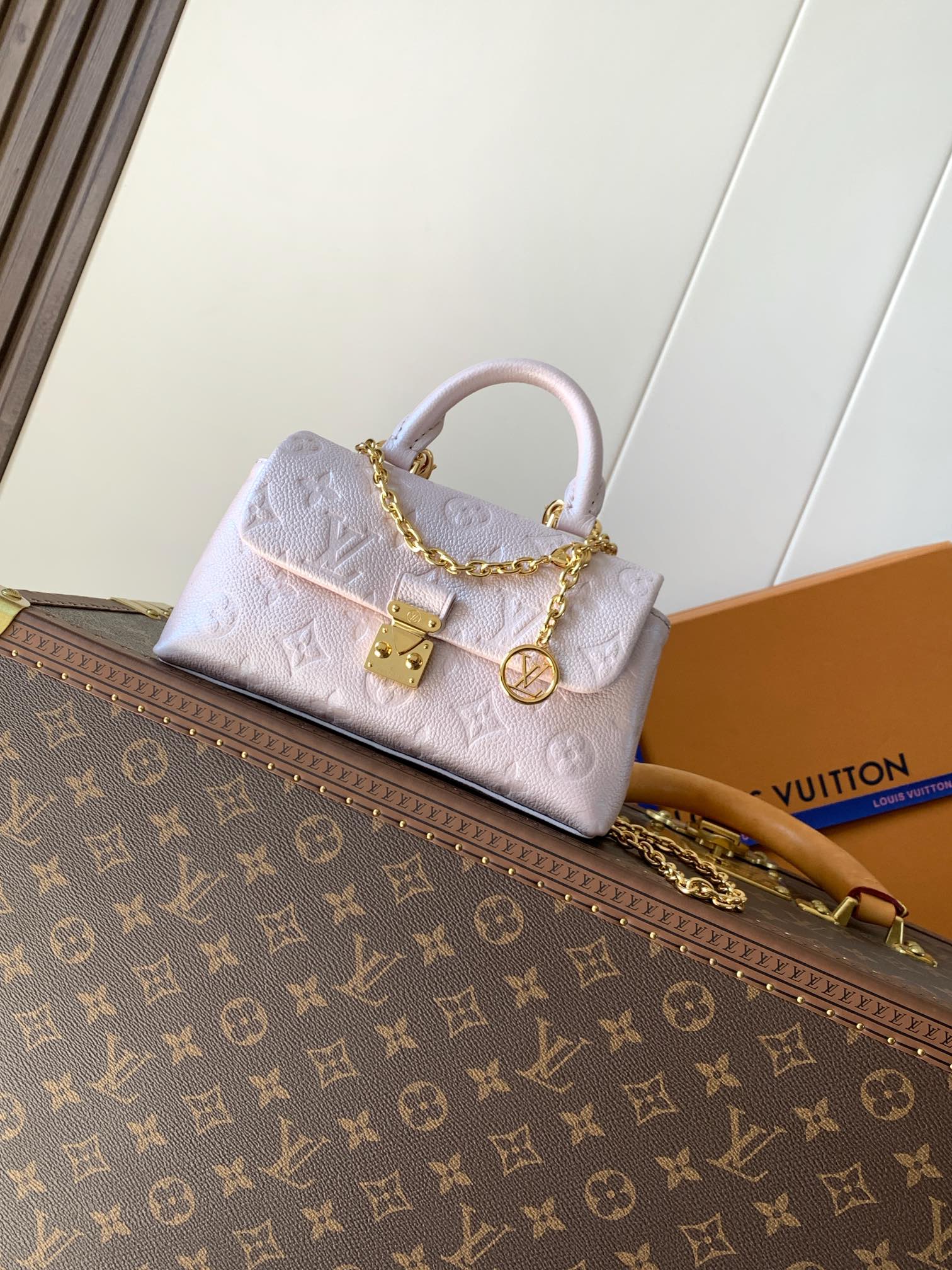 TOP Louis Vuitton LV Nano Madeleine Bag Monogram Empreinte Leather 21× 12.5 × 6cm - Pearl Pink