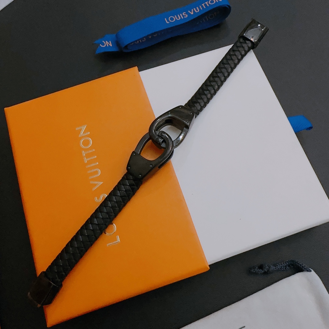 TOP Louis Vuitton LV Cowhide Bracelet - Black