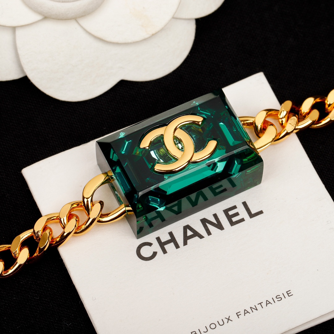 TOP CHANEL Green Resin CC Choker Necklace