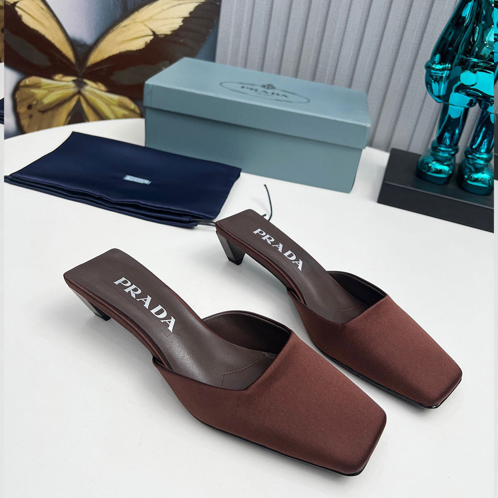 Prada Casual Flip Flops With Flat Heads Slide Sandal (Replica)