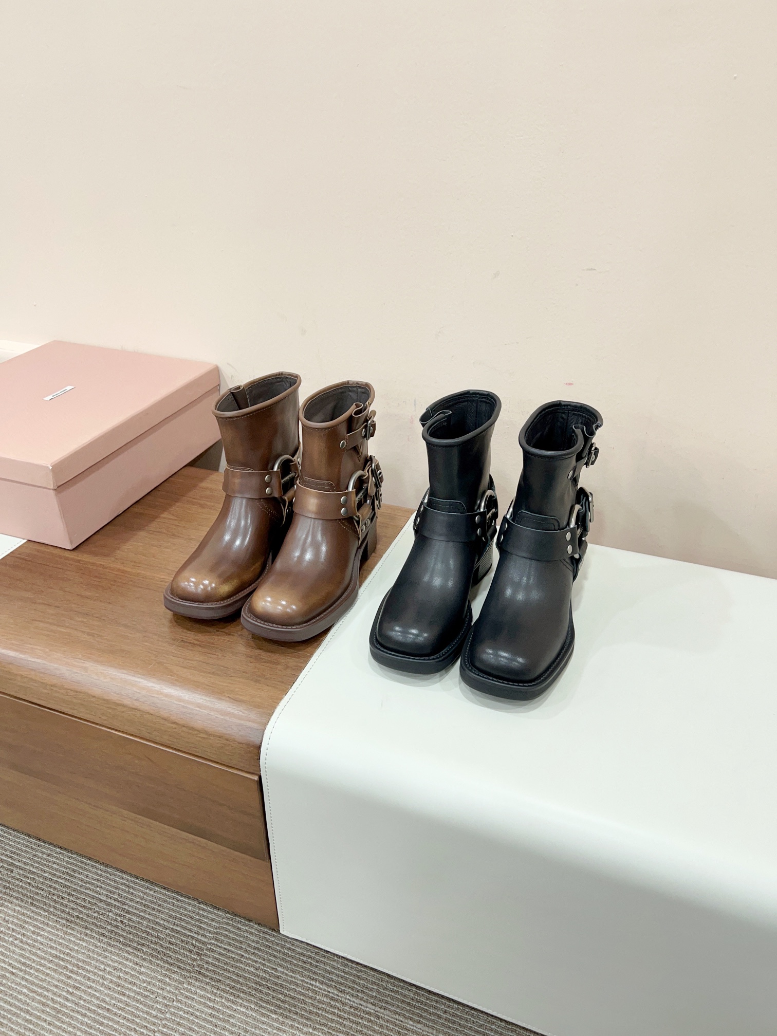 TOP Miu Miu Retro Western Catwalk Motorcycle Short Boots - 2 Colors