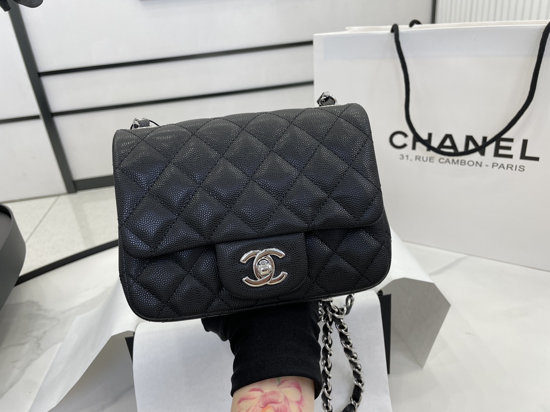 TOP CHANEL Classic Flap Bag Caviar Mini 17cm - Black & SHW/GHW