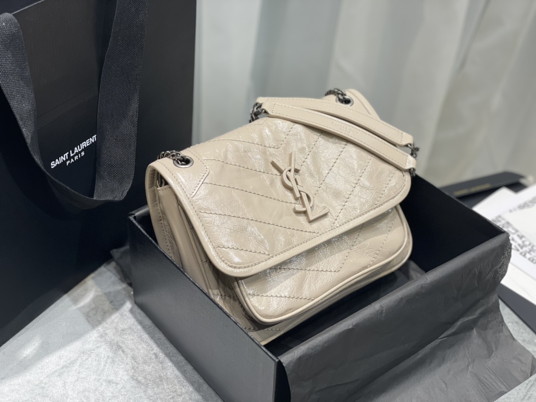 Top Yves Saint Laurent YSL Small Niki Wrinkles Leather Bag - Khaki