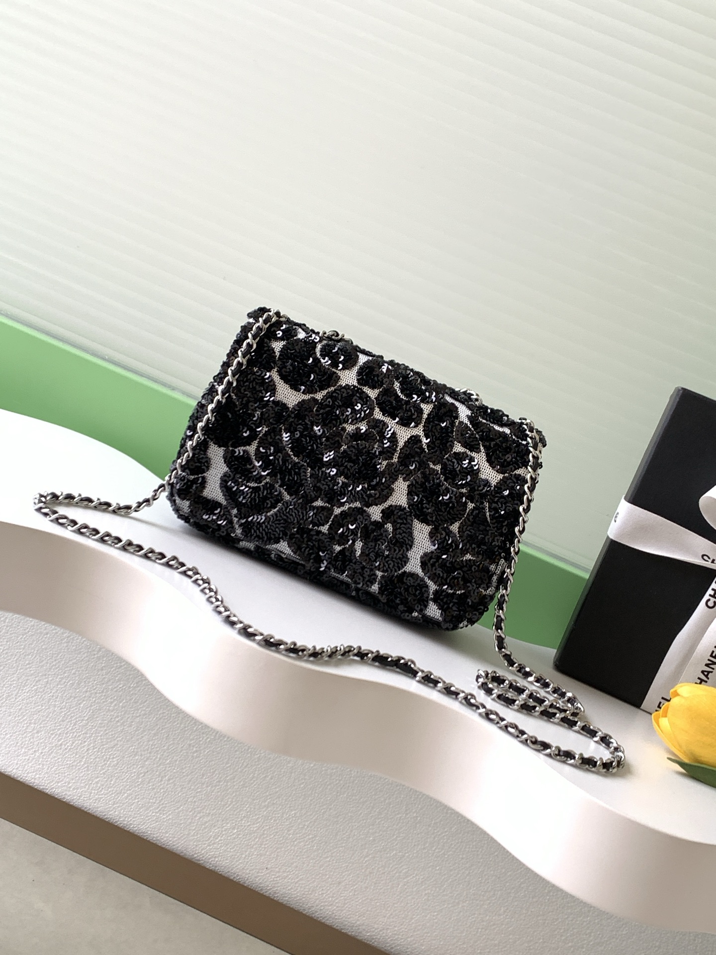 TOP CHANEL Classic Flap Bag CF Sequins 21*14*8cm - Black