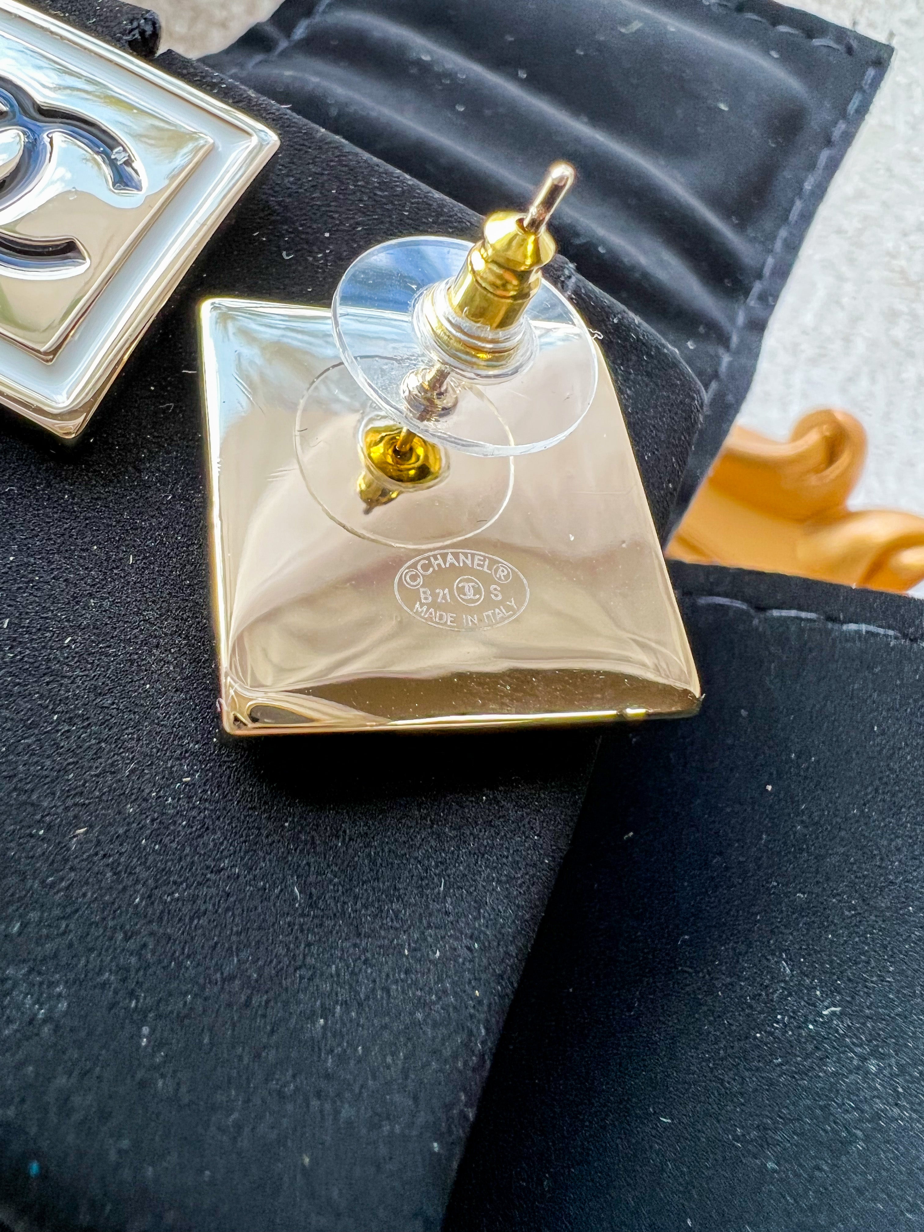 TOP CHANEL Square Black Coco Stud Earrings