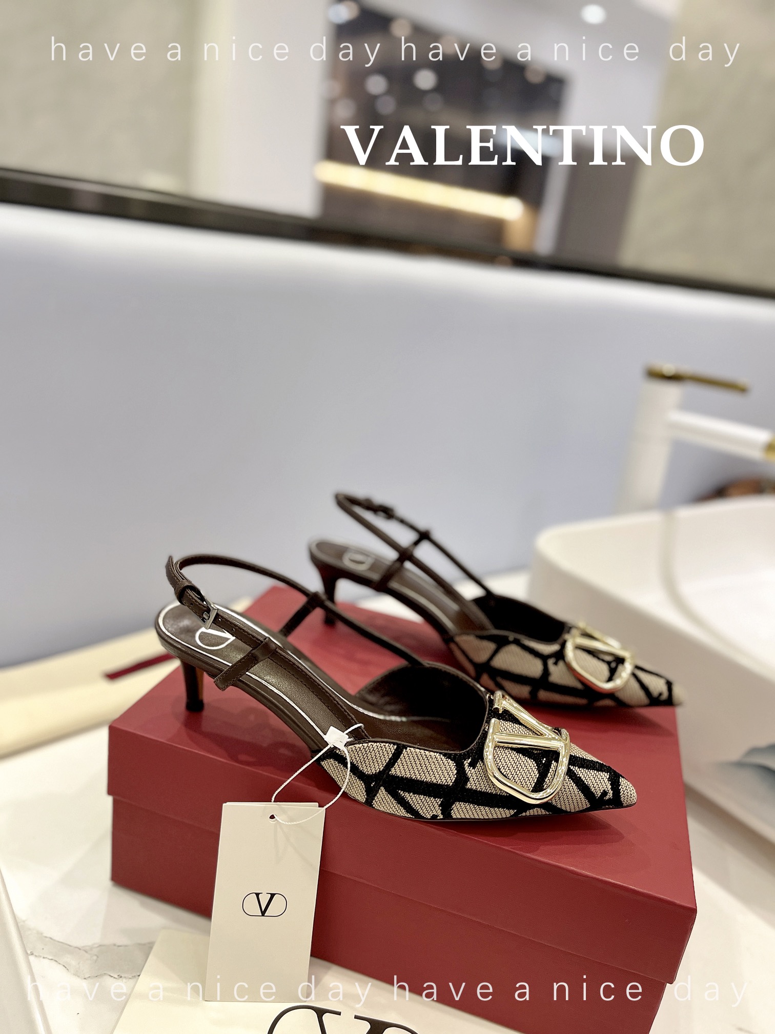 TOP VALENTINO VLogo Signature Middle/High-heeled Pumps - 2 Color