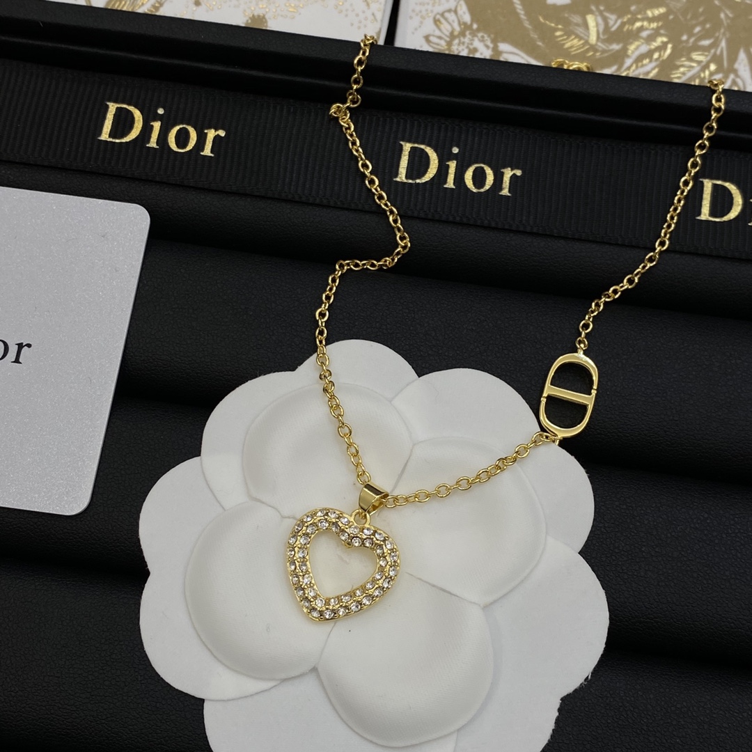 TOP Christian Dior Hollow Heart with Diamonds Necklace - Gold
