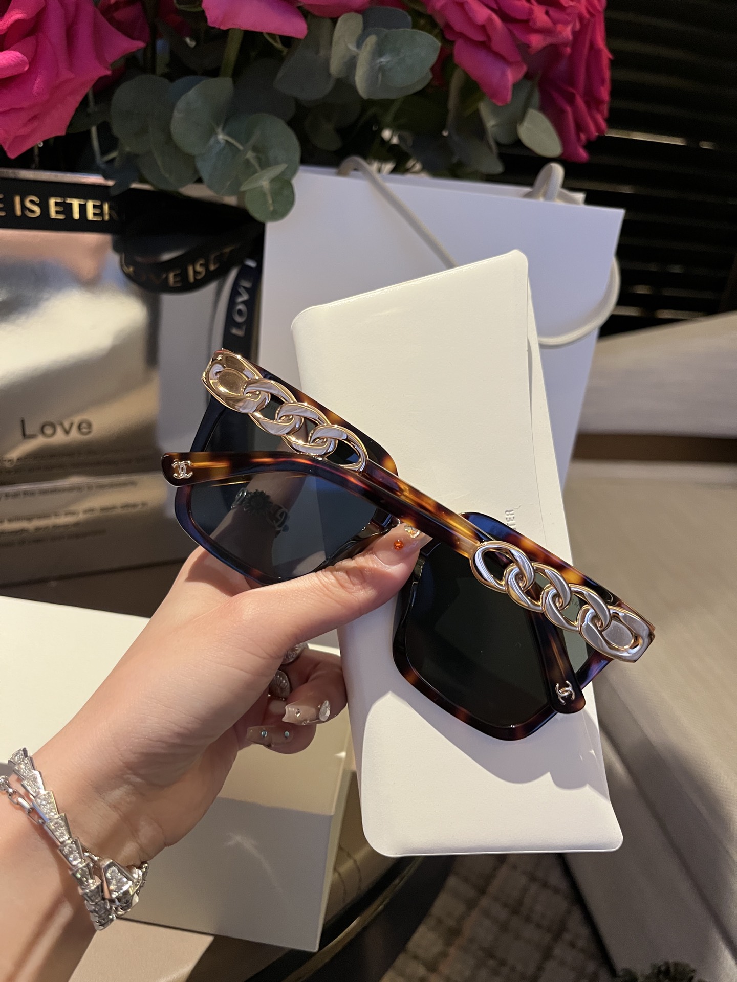 TOP CHANEL Sunglasses - 2 Color