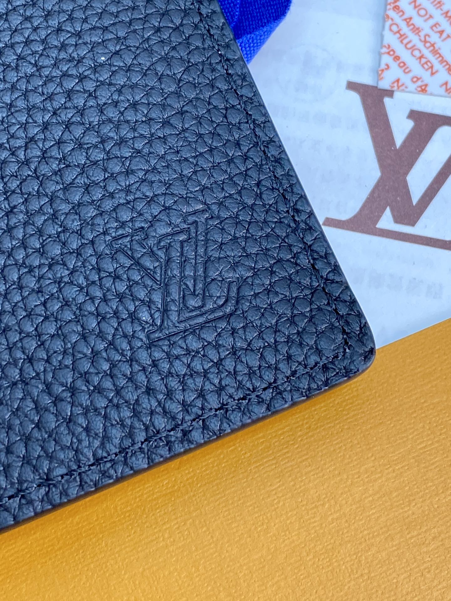 TOP Louis Vuitton LV Men's Long Wallet with Crocodile Leather 10x19x2cm - Black