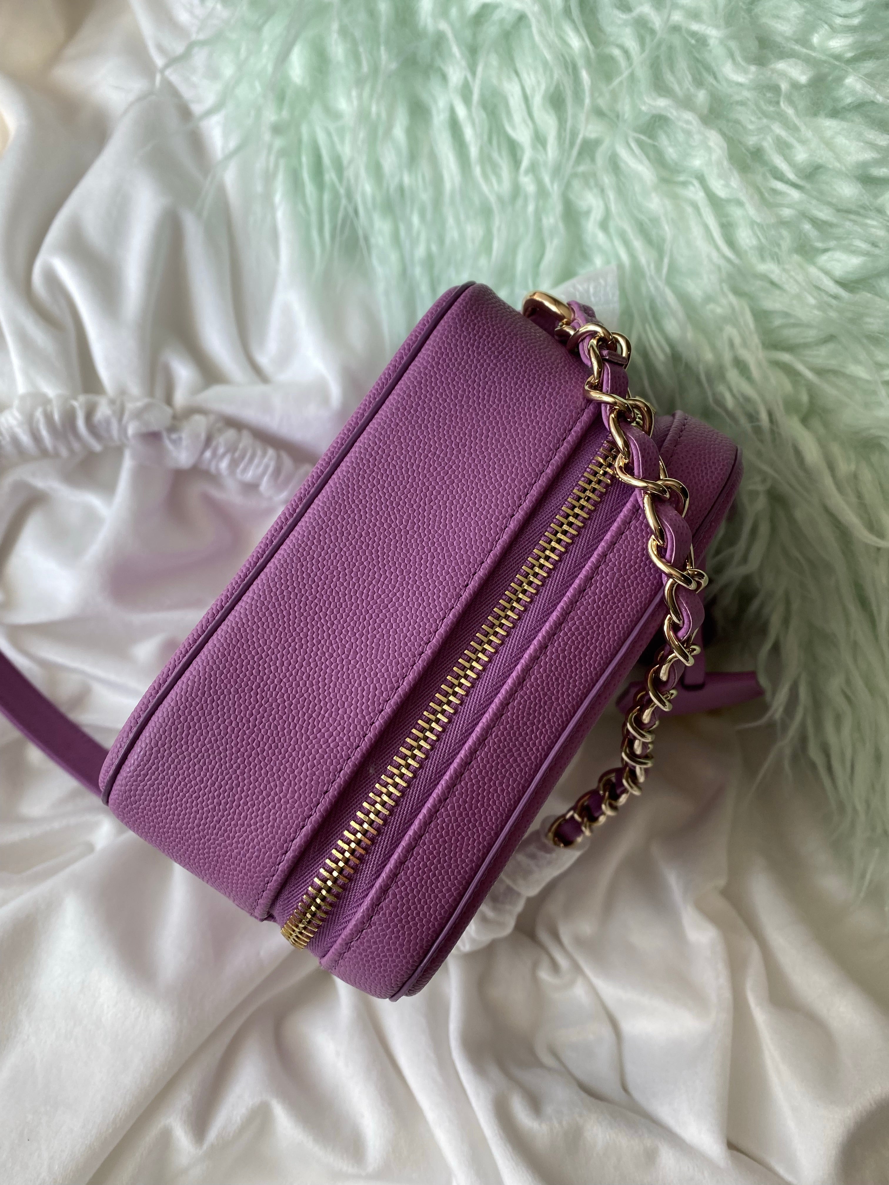 TOP CHANEL Vanity Case Caviar Quilted Medium - Purple