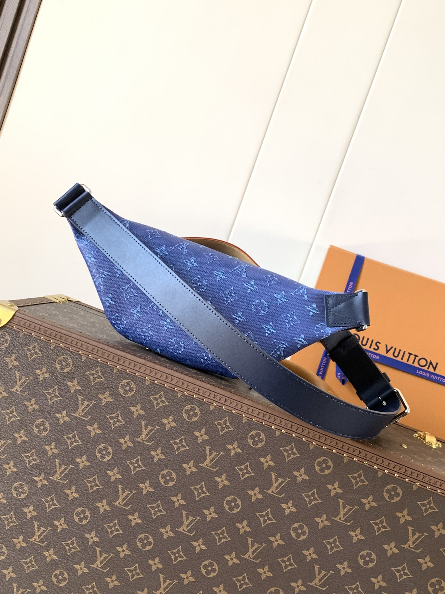 TOP Louis Vuitton LV Monogram Shadow Rush Bag Calfskin 30x15x8cm - 2 Colour