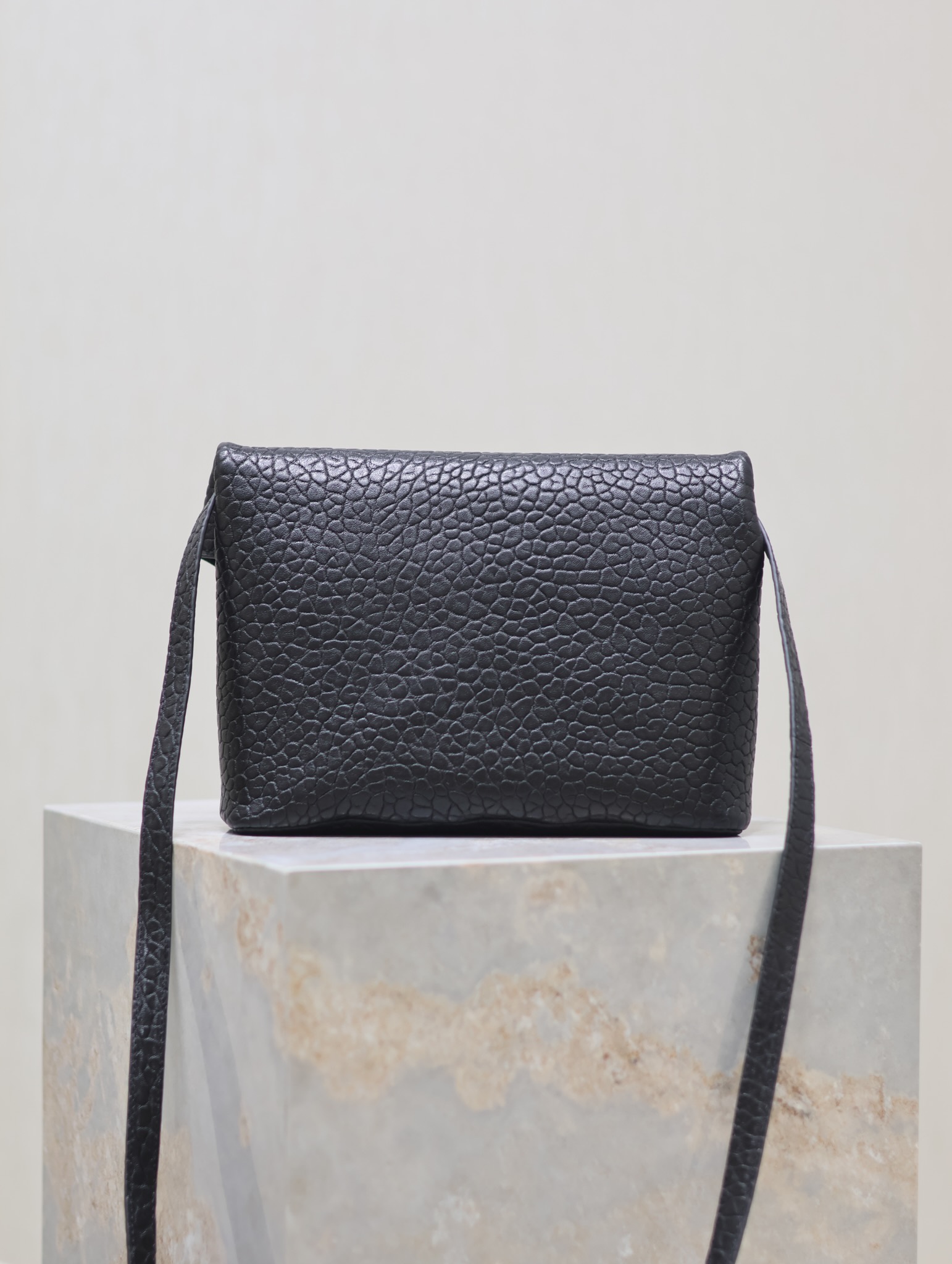 TOP Yves Saint Laurent YSL Cassandre Envelope Messenger Bag Lambskin 23×16.5×6cm - BLACK&SHW