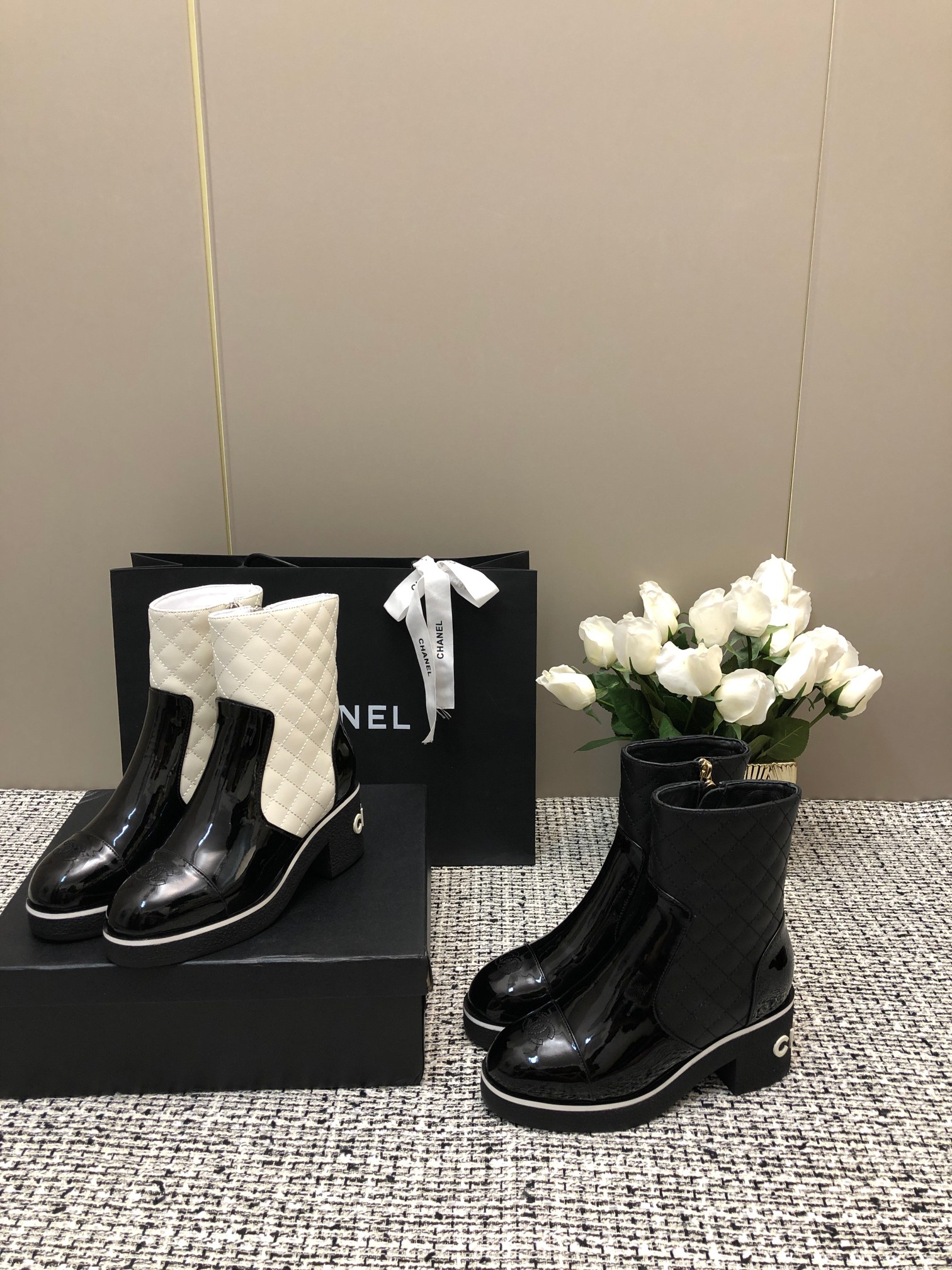 TOP CHANEL CC Boots - Black & White
