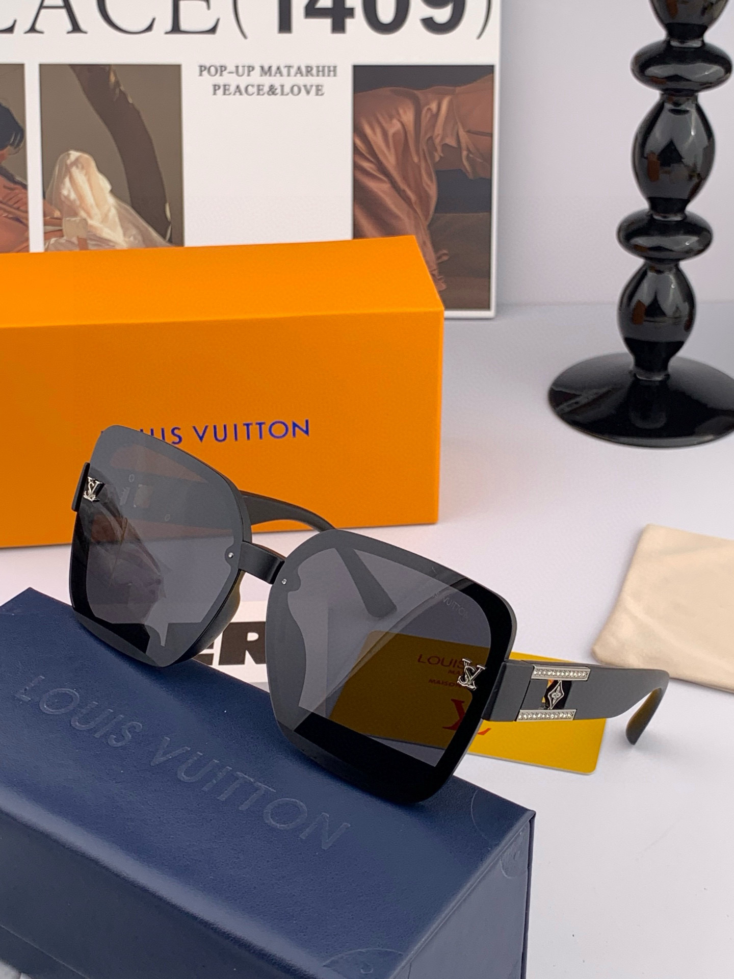 TOP Louis Vuitton LV Sunglasses  - 2 Color