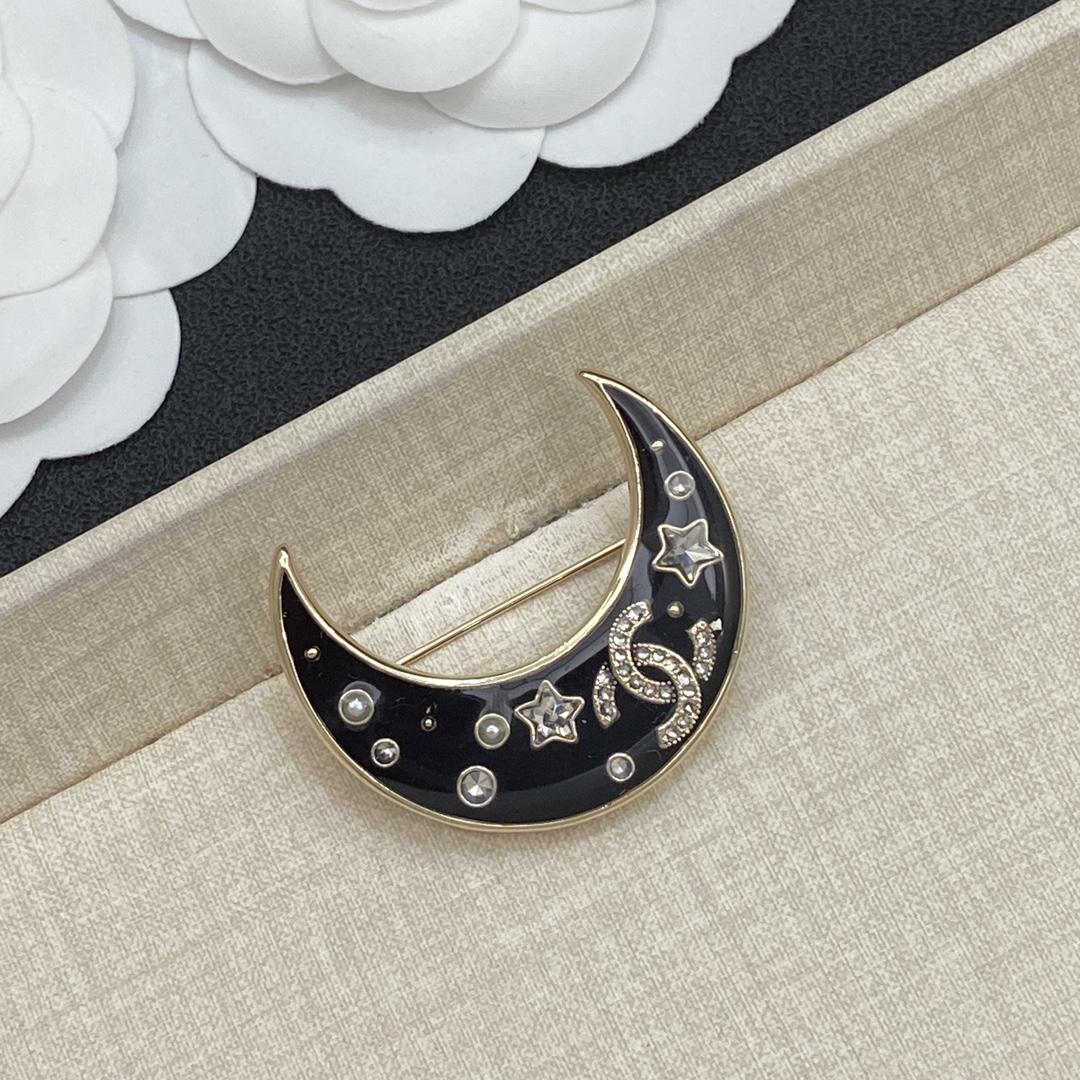 TOP CHANEL CC Brooch - Black