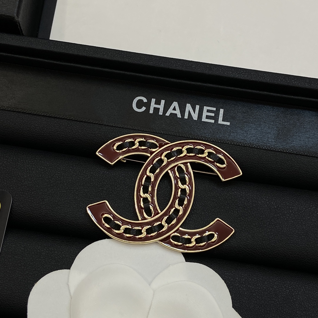 TOP CHANEL Brooch