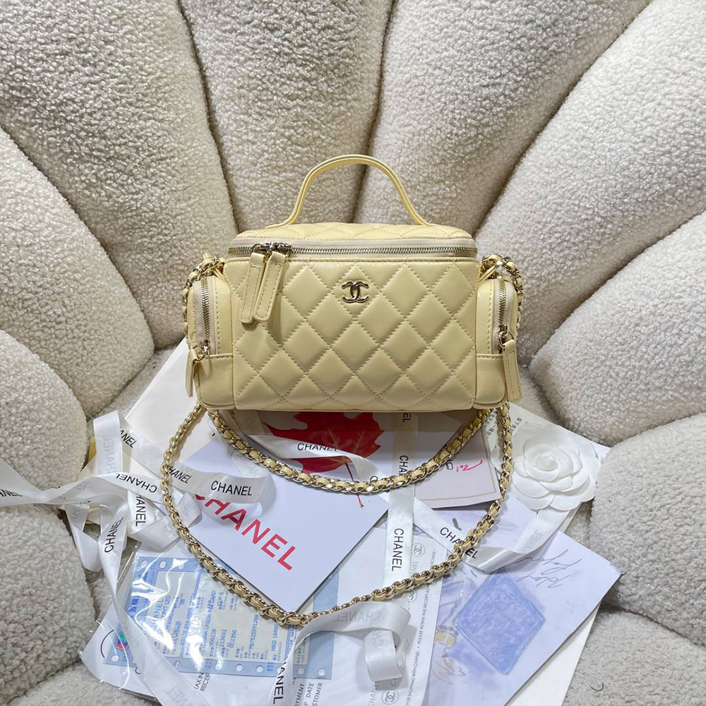 Chanel Cosmetic bag Shiny wrinkled leather  (Replica)