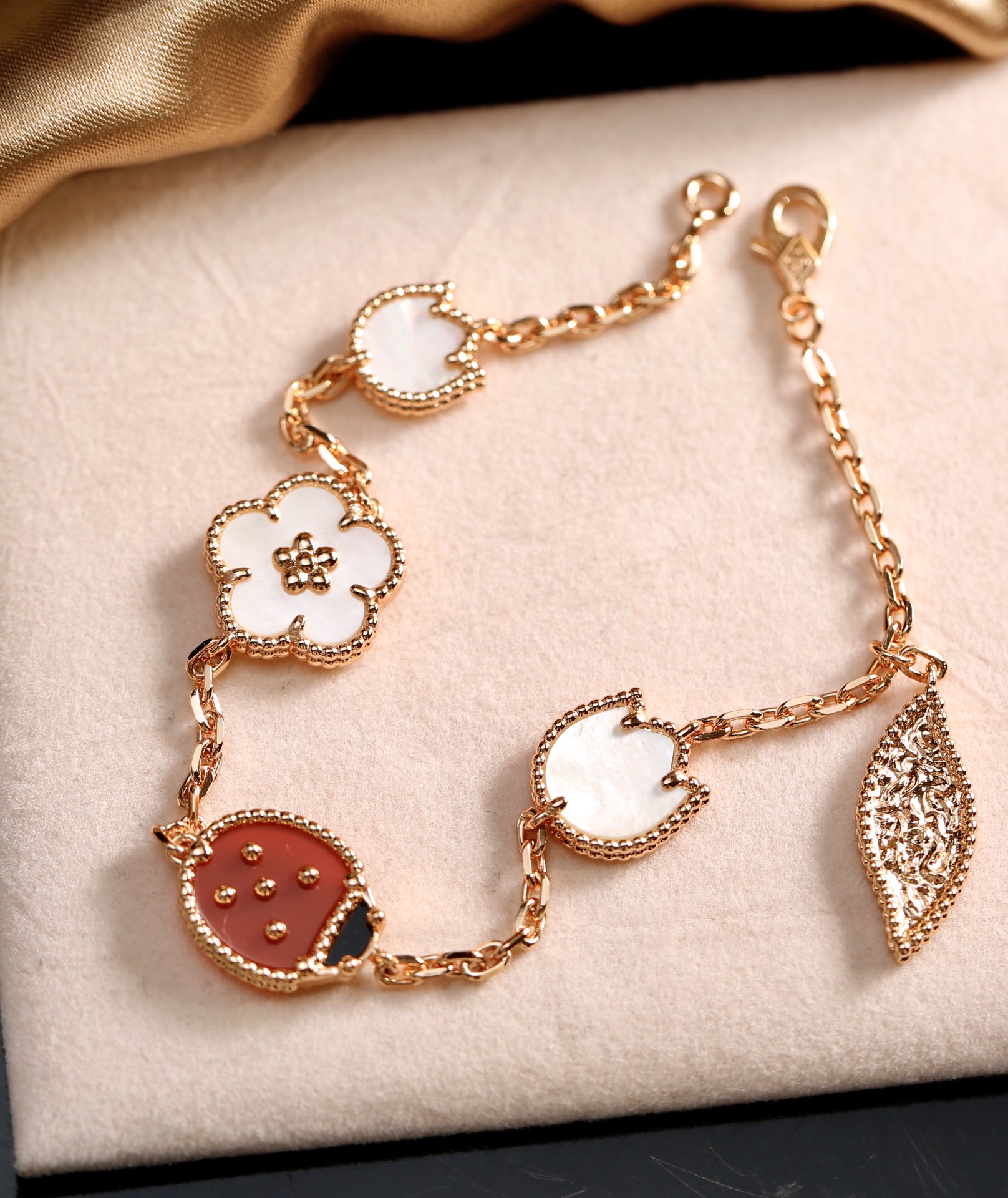 TOP Van Cleef & Arpels VCA Lucky Spring Bracelet - 2 Colors