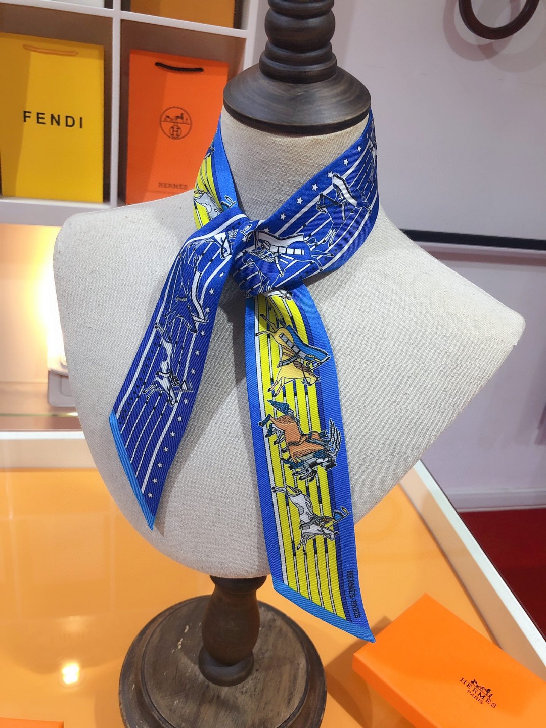 TOP HERMES Chef Pawnee Twilly Scarf 86 x 5 cm - 4 Colours