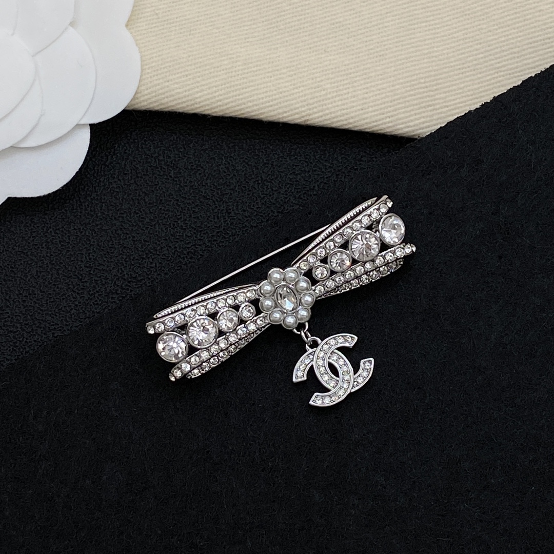 TOP CHANEL Brooch - Silver