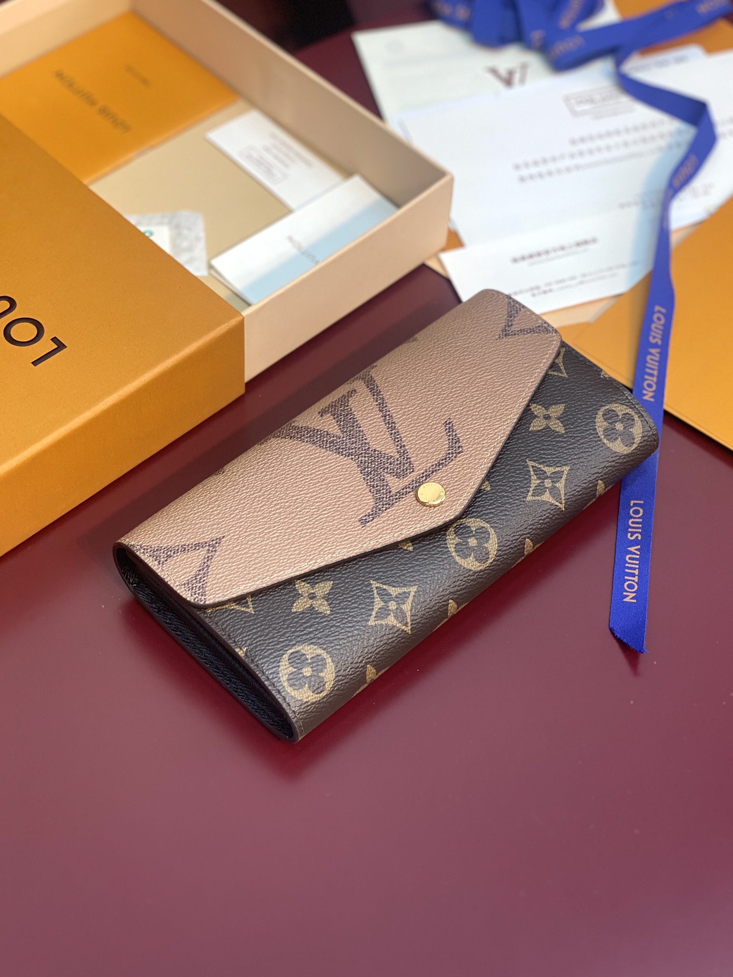 TOP Louis Vuitton LV Sarah Wallet Monogram Reverse Giant Canvas 19x10.5x2cm - Khaki/Brown