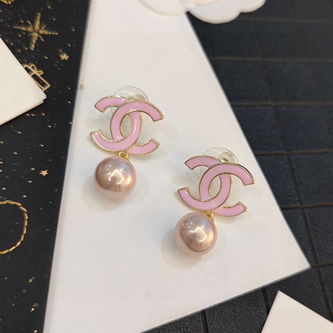 TOP CHANEL Pink Pearl CC  Earrings