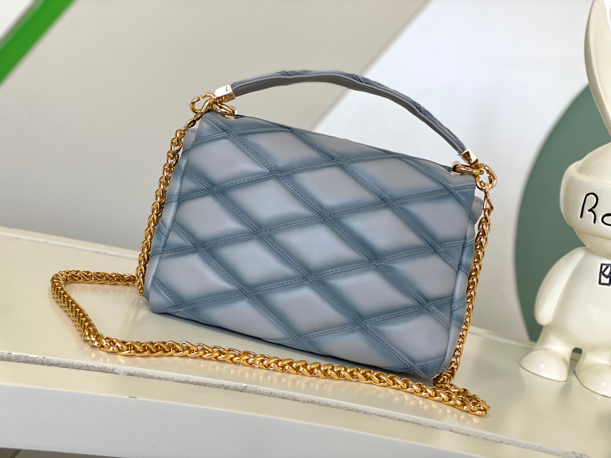 TOP Louis Vuitton LV Sheep Leather Twist MM Bag - 23x16x10CM - Blue